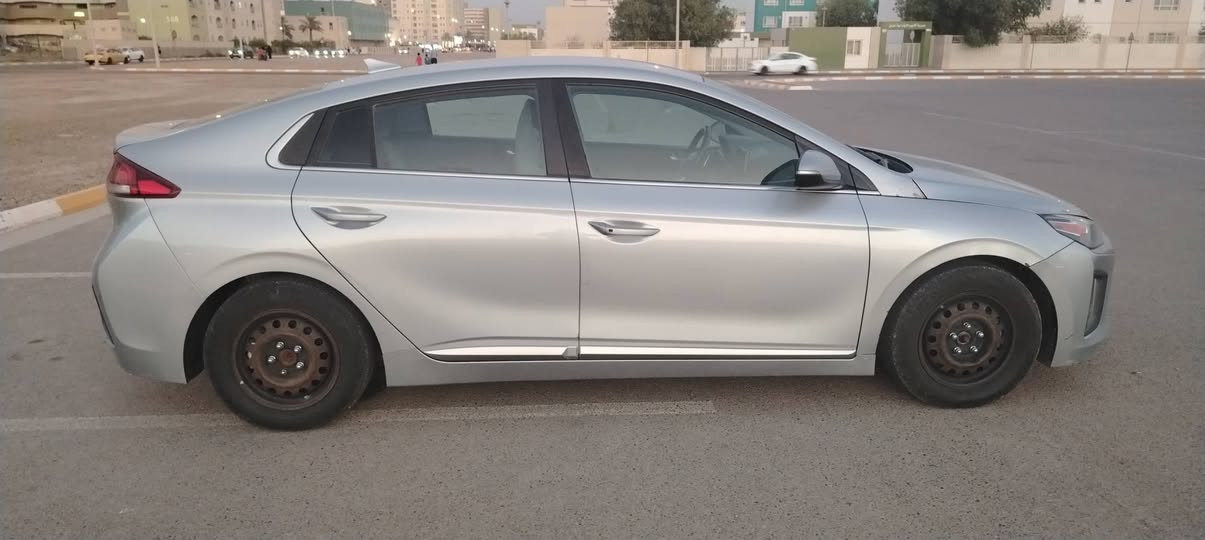 السلام عليكم 
 هونداي ايونك هايبرد موديل 22 نص فول وارد كندي ضرر جاملغ السكن امامي مبدل ومصبوغ وبنيد وباب مرشوش استخدام شخصي صارلها ٣ سنوات عندي وخير من الله كير ومكينة وتبريد مكفولات بلاديات ماشية80 الف ميل وقابل للزيادة السعر 110 قابل للتفاوض
بيع او مراوس ب راف فور او كروس كورلة حديث.
KMHC75LC2NU284903
***********واتس اب
