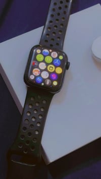 للبيع أومراوس مع ساعة هواوي (Apple Watch Series) ال اي] Apple Watch Se...