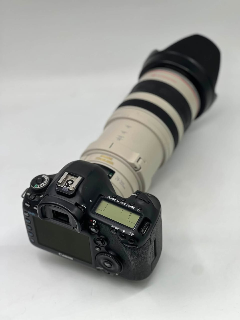 كأمره كانون   (💣 ✨5D-lll 📸💣) نضافه 99/100 كامل ملحقات
مع عدسه28-300

2- حقيبه ضهر ✅

3- حزام كتف✅

4- شاحنه اصليه ✅

5 بطاريه اصليه ✅ 

6- توصاله نقل صور ✅ 

توصيل مجاني 💫

الدفع بعد ال فحص و القناعه التامه 

 ***********
