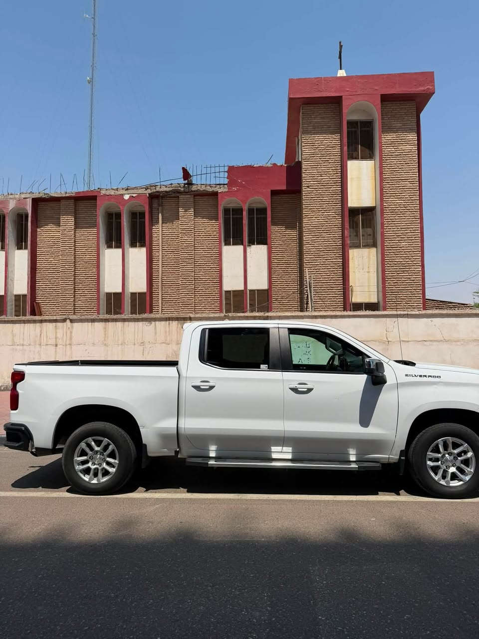 🚨 سيلفرادو 2023 V8 للبيع 🚨
شفروليه سيلفرادو 2023
🇺🇸 وارد أمريكي
📍 رقم بغداد – باسمي

🔥 V8 5.3 لتر – محرك مرغوب
🤍 لون أبيض
🛻الباب الطويل البدي القصير المرغوب
✨ داخلية مرتبة ونظيفة

السيارة موجودة وجاهزة للفحص، وأذكر الملاحظات بكل وضوح

• الجاملغ مصبوغ
• ربع البنيد مصبوغ
• توجد بعض الملاحظات الأخرى

الفحص على المشتري وبأي مكان يتفق عليه.

💰 السعر: [319$]
📞 الاتصال: [***********]
(البصرة )

— المعاينة تحسم كل الكلام.
