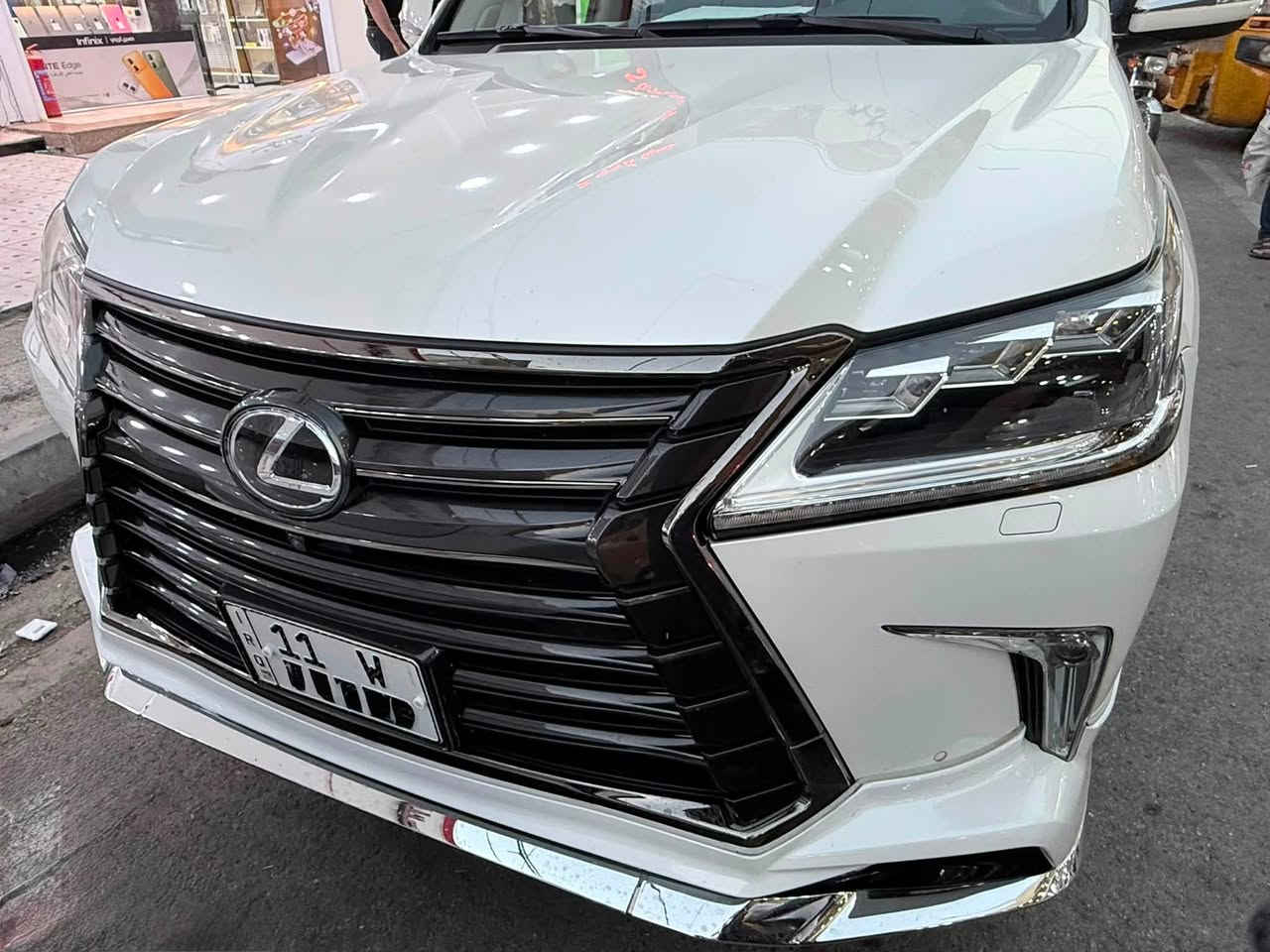 سلام عليكم 
لكزس LX570
super sport 
2016 
بريم أصل 
كامل مواصفات 
مواصفات اللكزس معروفة 
مكفولة كفالة عامة من جميع النواحي
للأستفسار : ***********
