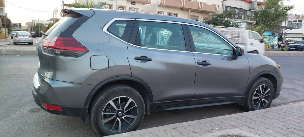 (كلين كلين كلين)
نيسان روج 2018   S-sport AWD 
محرك 4 سلندر 2500 
محرك وكير وكهربائيات بشرط
(فاحصها بالشركة الهندسية قبل شهر والفحص موجود كلشي سليم 100% )
وارد امريكي منشأ ياباني 100% 
 
رقم كركوك مشروع وطني ( يتحول بأي محافظة )
بأسمي شرط التحويل والسنوية تنتهي سنة 2030
ماشية 95 ميل
الموصفات :
✅️ فور ويل (دفع كلي AWD)

✅️ تحكم ستيرن

✅️ مثبت سرعة 

✅️ رادار امامي خلفي جانبي

✅️ توقف ذاتي 

✅️ كاميرا دوارة

✅️ تبريد قطتين والتبريد ثلج حرفيا ❄️

✅️ شاشة وسطية كبيرة تدعم android auto+ Apple Car Play 

✅️ بصمة تشغيل وبصمة ابواب 

✅️ تشغيل عن بعد 

✅ ويل كب 18 SL بلادي 

الضرر : بدون قطرة صبغ
 فقط بارد باب خلف السائق (موضح بالصور)
5N1AT2MV5JC758523
السعر 148$ مع مجال بسيط 
عنوانها كركوك حي عدن
للتواصيل خاص او *********** كركوك, العراق
