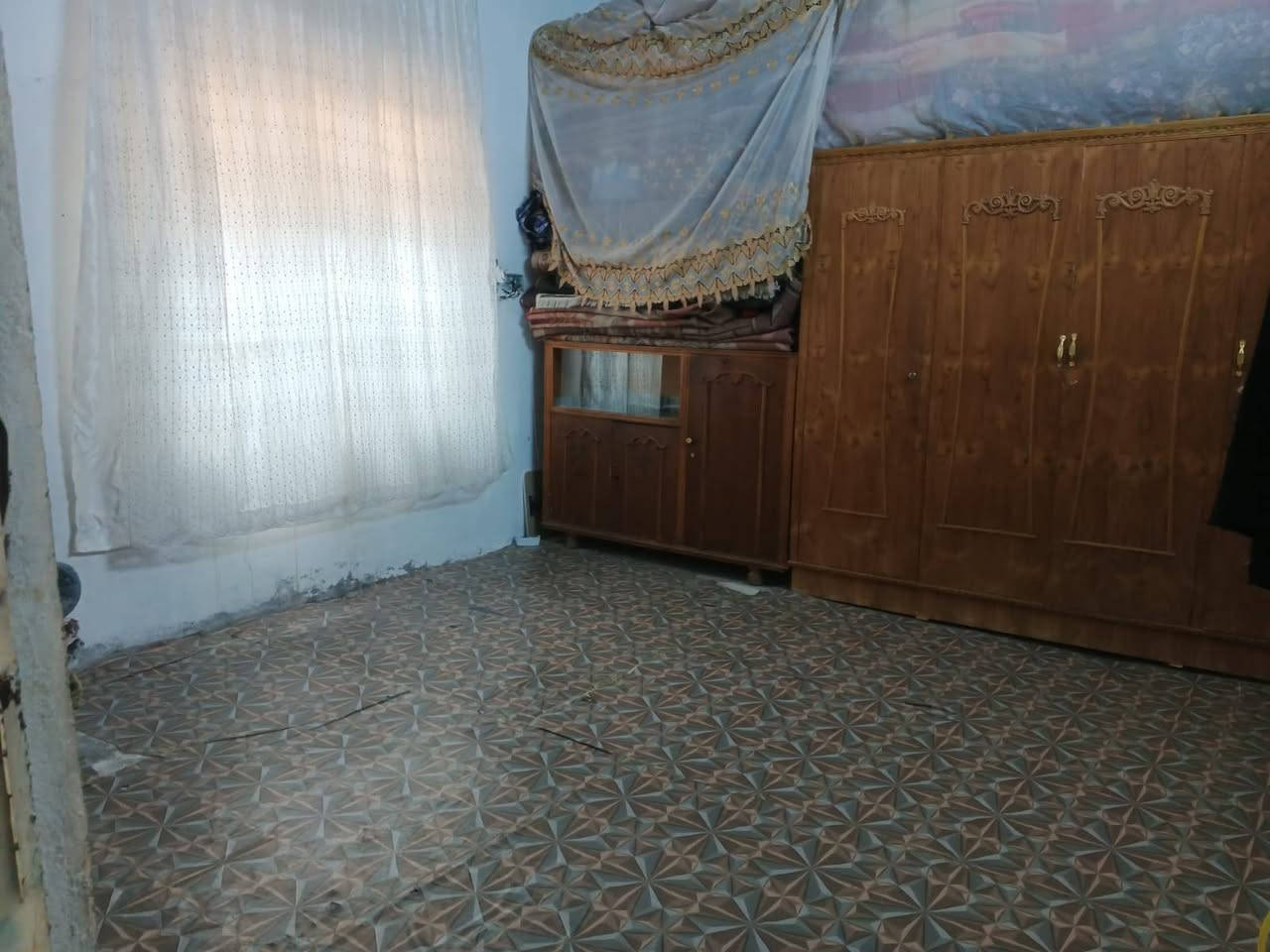 السلام عليكم..
بيت 200 متر. حواسم. الموقع. ابو رمانه.. 
سعر. 16 وبي مجال. بناء حديث. يحتوي 
على. ستقبال. صحيات. ديوانيه. غرف نوم. 2.مخزن. منور... بيت راقي +خطين كهرباء.... للستفسار. الاتصال على الرقم. التالي!. ***********
او المراسله على الخاص
