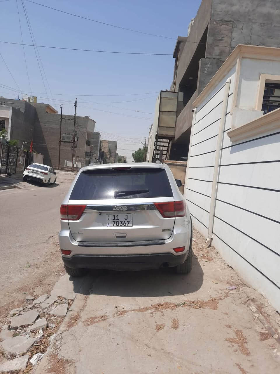 السلام عليكم جيب ٢٠١١ ماشيه ٣٢٦ داخله كلين وصار بيها حادث بل عراق جاملغ وبنيد بدون دواخل. السياره باسمي رقم بغداد ممتواجد خاص السعر ١٤٠ الاتصال /***********
