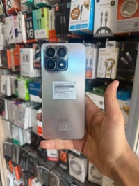 هونر x8a كامل ملحقات وياه  جهاز جدا نضيف  الذاكره 128 السعر 150 وبي مج...