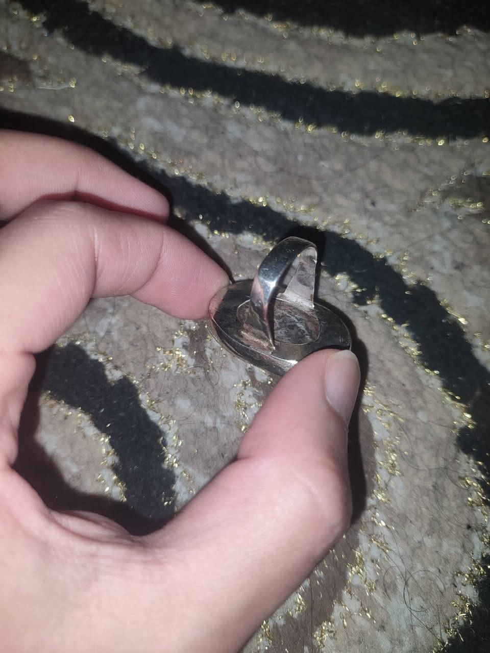 السلام عليكم
خاتم فيروز نيشابوري حجم كبير
فضه عيار 925 صياغة يدوية مستعمل قليل 
السعر 90 الف وبي مجال بسيط للشراي فقط
التواصل خاص فقط
