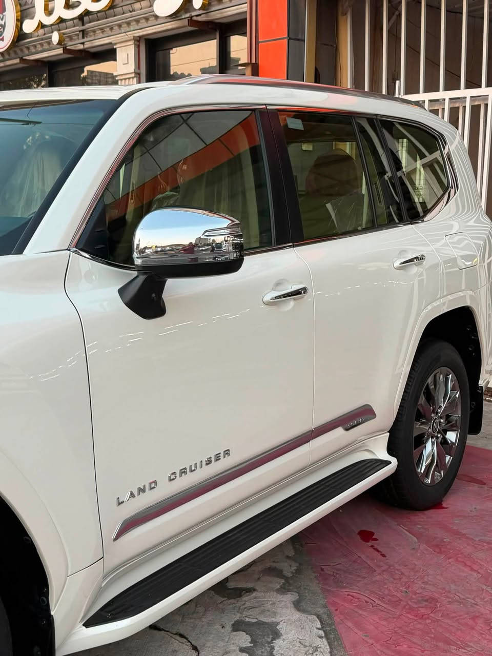 لاندكروز موديل 2023 limetd  VX

وكالة تويوتا عراق  ‏‎ضمان شركة SAS

8 ألف ماشي

‏‎سنة الصنع: 2023  VX Limited

‏‎ضمان شركة SAS

كل غراض بلادي موجود

5  كاميرا  +رادار

ماشييه  8  الف  كم 

‏‎المواصفات :

- محرك 6 سلندر تنفس طبيعي
٥ كاميرات

رادار  كامل

توقف زاتي

‏‎- فتحة سقف ( سلايد ) 

شاشة كبير
لايتات عدسة ٣ عدسات

-٣ شاشات 

- شاشات ترفيه خلفية

‏‎- مقاعد جلد 

‏‎- مقاعد كهربائية 
    

- ⁠تبريد وتدفئة امامي خلفي 

‏‎- بصمة الابواب 

‏‎- صندوق كهربائي

‏‎- مصابيح LED و زينون

-7 راكب 

-شحن واير ليس 

-حساس امامي خلفي 

مكفولة كفالة عامة 
عدا ملاحظة بسيطة

البيع فقط نقد 
عنوان المعرض.📍.. بغداد - الوزيرية مقابل 
المجمع العلمي قرب قاعة الريان 
للاستفسار ***********
