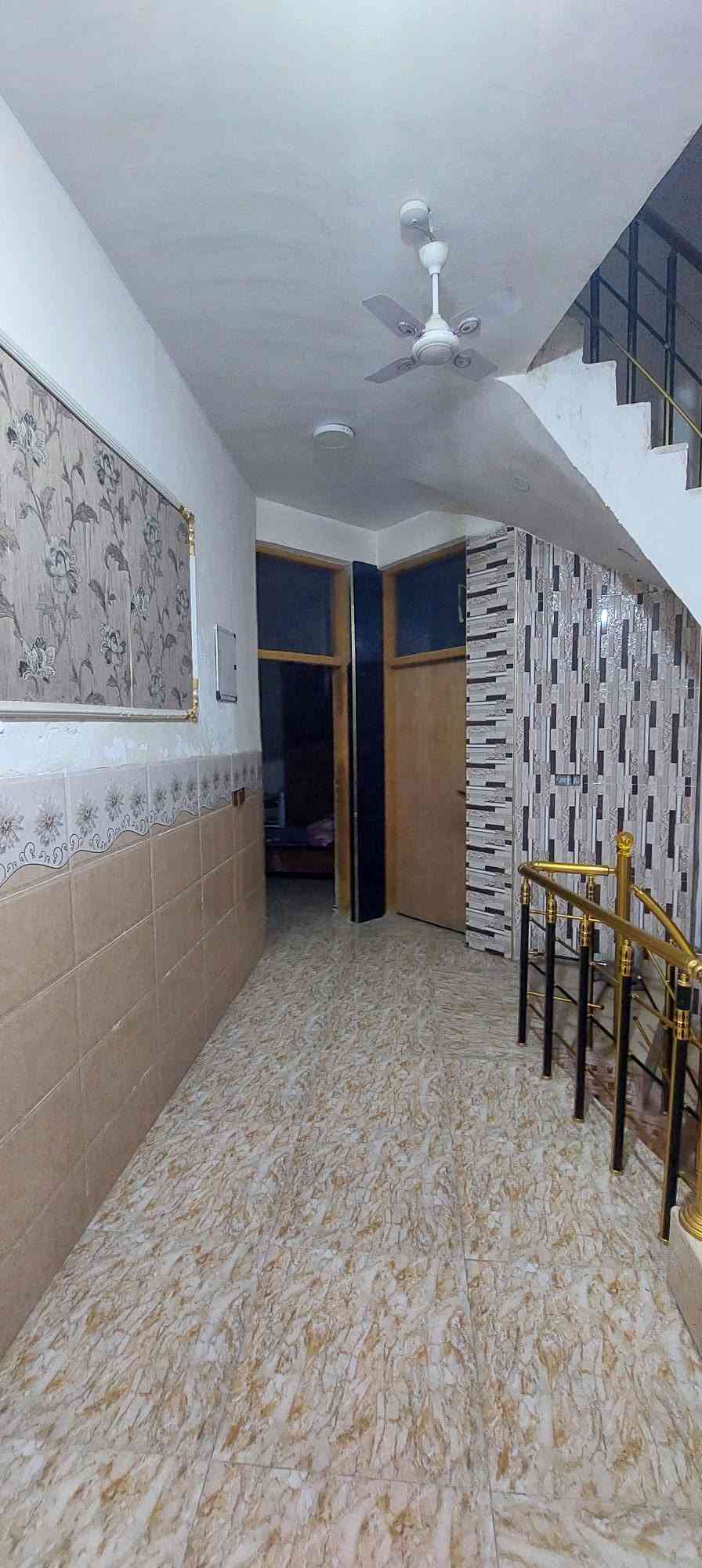 دار للبيع طابو صرف
مساحه 160متر
يحتوي على شقه
مع محلات 
يحتوي على 
اربع غرف نوم
استقبال
هول
مطبخ
حمامات 2
صحيات خارجيه 1
بناء حديث ديكورات جبسن بورد
اشراف مهندسين 
كهربائيات بوري دفن 
وايرات حراري الفنار
ماء دفن خلاطات تسكا دفن 
كامرات 
سبالت دفن يعني للسطح ومأسس
بناء 2020 درجه اولى 
قرب مدرسة النصر 
قرب الجنسيه ومدرسة البهاء المتوسطه 
تبليط كافة الخدمات 
مع الاثاث او بدون اثاث 
(((دار نبيل ابو الانشائيه))) 

***********
واتساب 
***********
