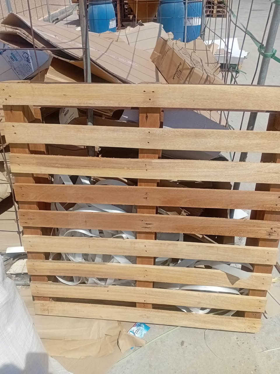 سكيب قياس 115*115 مربع اختصاص للبراميل كميات مفتوحه خير من الله عنوان بصرة للتواصل ***********
