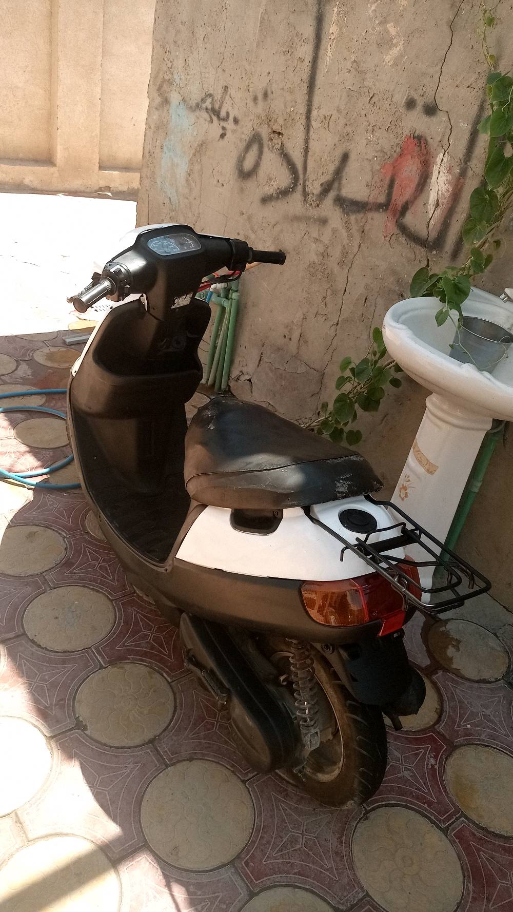 دراجه بطه دبل سكليتر دراجه مكفوله شاصي مكفول مكينته مفتوحه مره وحده كهربائيات كله شغاله اادراجه هندر واحد تشتغل تجي تشغل وتروح نقصه فقط باتري السعر ٢٠٠وبيه مجال المكان نجف ***********