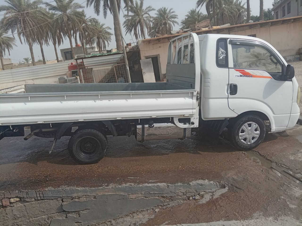 للبيع او مراوس  كيا حمل موديل ٢٠١٢ سياره مكفول ماعدئ الدوس معمرات رقم نجف  السعر ٩٨ وبيها مجال خاص مغلق *********** للاستفسار مكانه نجف
