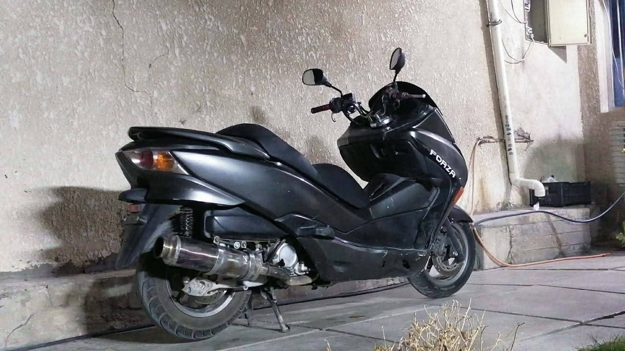 السلام عليكم للبيع فورزا 010 اوراقها كامله يراد لها ترتيب بسيط كير شغال سبع نمر صالصه رياضي كهربائياتها كلها شغاله محركه خير من الله بيع ومراوس مكاني بغداد سعر بواحد رقم الهاتف ***********
