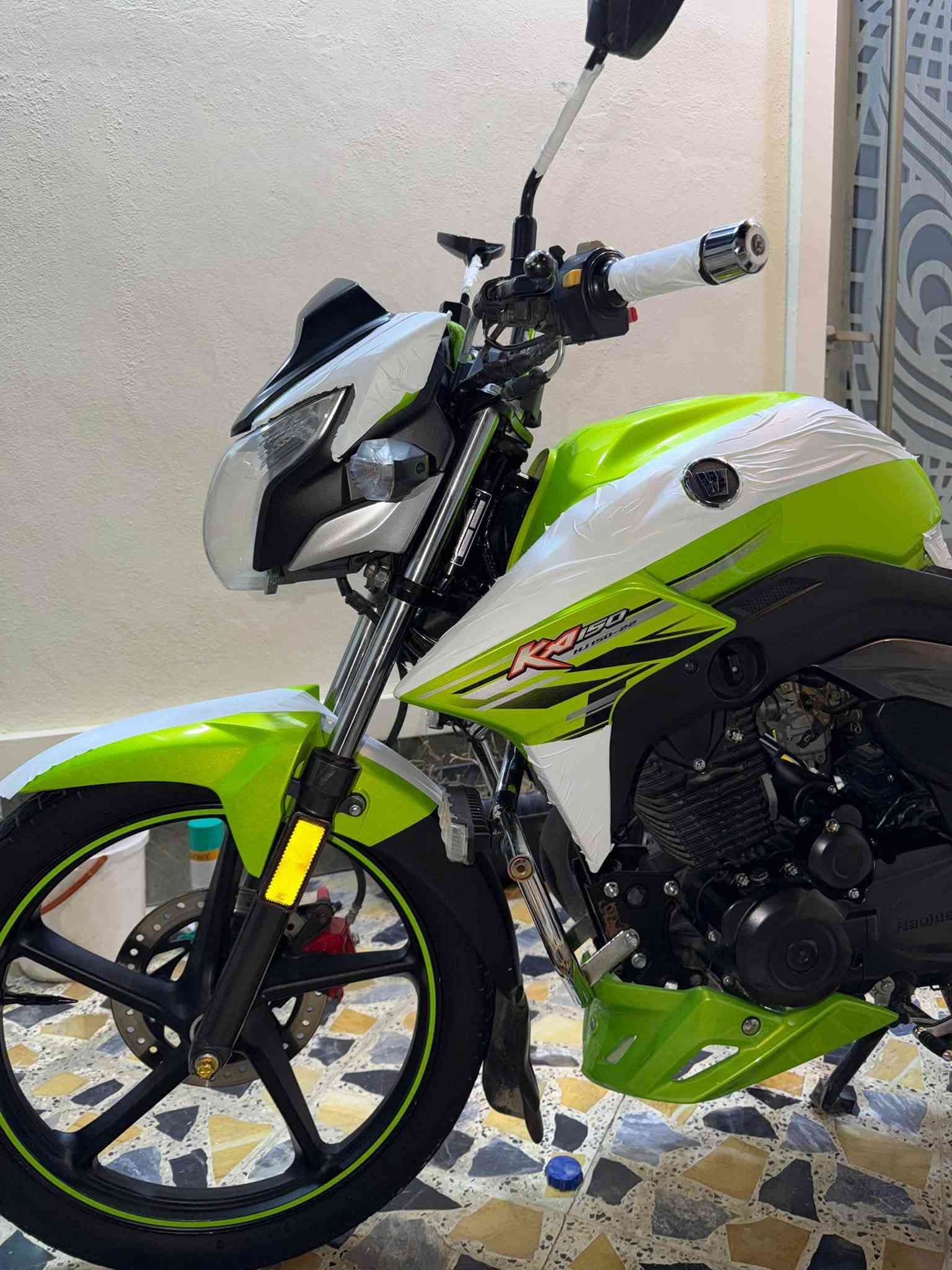 السلام عليكم هاوجي موديل 23 مسجل وتحويل شوكت متريد نضيف حيل كل اسبوع ادامة اسويله  على ايدي لماطور اروح بي للمحل وارحع ماطلع بي  سعره18  وبي مجال ***********
