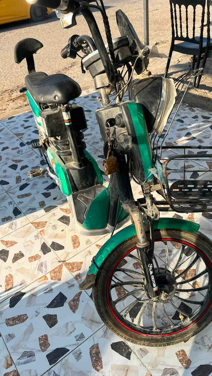 دراجه شحن للبيع نضيفه وضع شركه بس عايزها بطاريه سعر 300 وبيها مجال بسيط ***********
