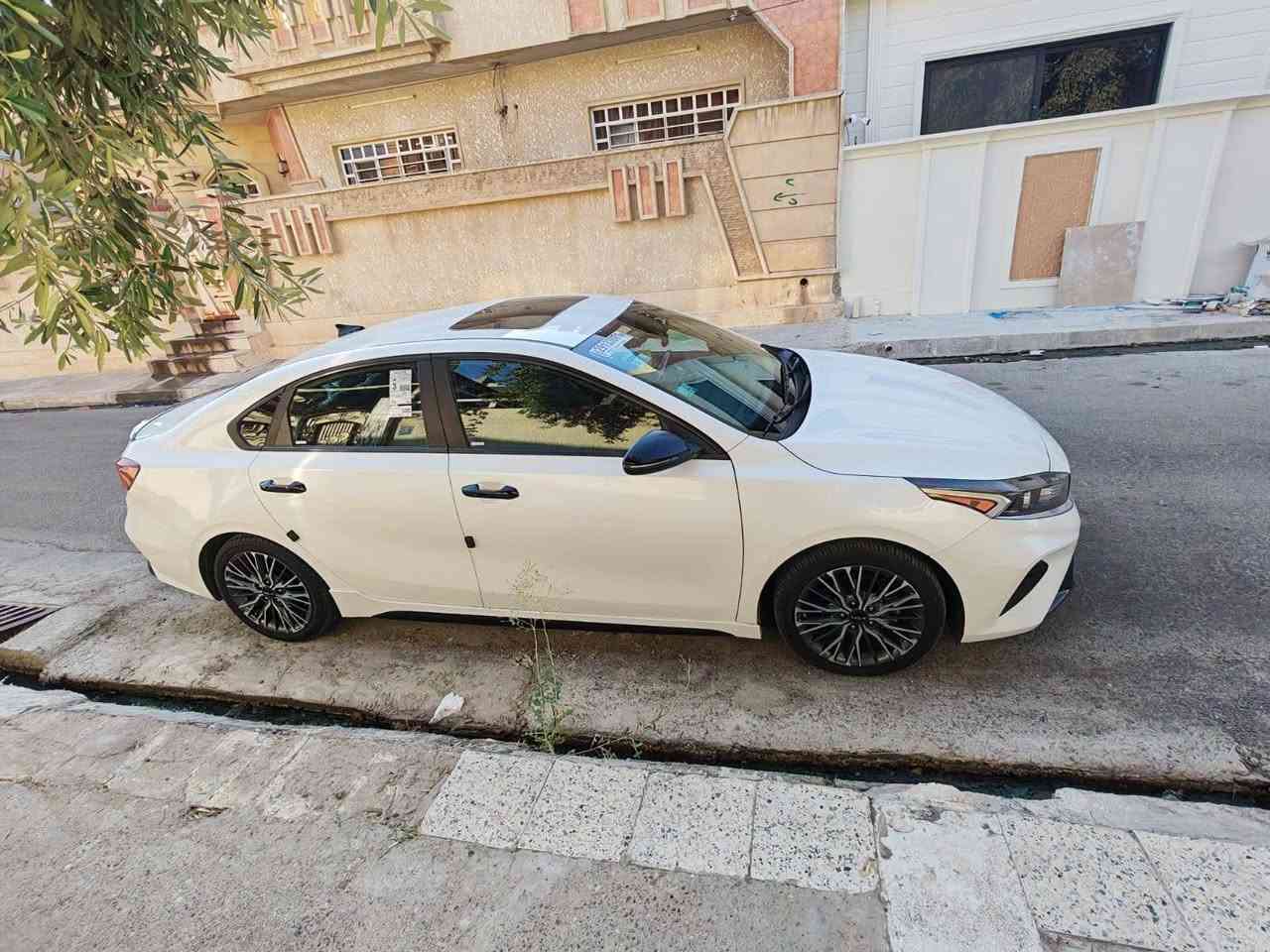السلام عليكم 
للبيع كيا فورتي جيتي لاين GT line موديل 2023
فول مواصفات 
رقم اربيل هزه ورقم جديد
ماشية 53 ألف ميل
المحرك 2000 دوش المرغوب
المواصفات
فول 1/1
فتحه
بصمة تشغيل وتشغيل عن بعد
تحكمات استيرن 
اوتو هولد
هند بريك بصمه
٣ انضمة قياده
فول رادارات أمامي وخلفي و جانبي
شاشه كبيره
سستم صوت هارلم 
كشنات جلد
شحن واير ليس
اشاير مري
صندوق ذكي

🟢  الضرار 
جاملغ أمامي مبدل و مصبوغ وحافة البوند معدل عل بارد
بدون دواخل بدون ايرباك
السعر 165 وبيهه مجال شي بسيط
مكان السيارة الموصل 
***********
