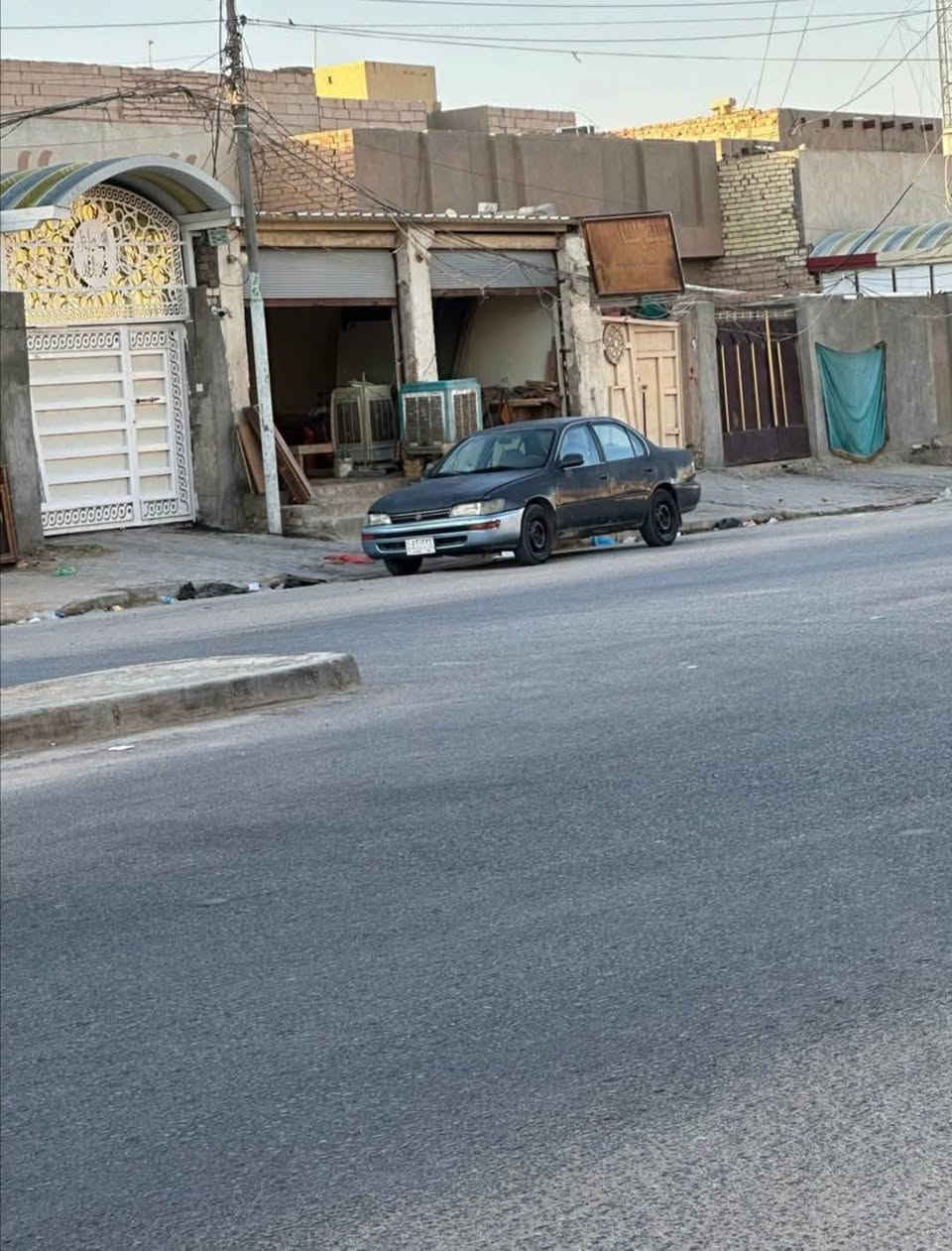 عقار تجاري للبيع في حي العسكري بداية شارع الأدله الجنائيه من جهة المكرمه ٢٠٠متر يحتوي على محلات عدد٢ وبيت غرفتين نوم وصاله واستقبال ومطبخ وحمام عدد٢ السعر ٢٦٥مليون وبي مجال للشراي للإستفسار والتوضيح الإتصال على الأرقام التاليه ***********
*********** أو مراجعة مكتب ابو علي التميمي للعقار في حي الوفاء
