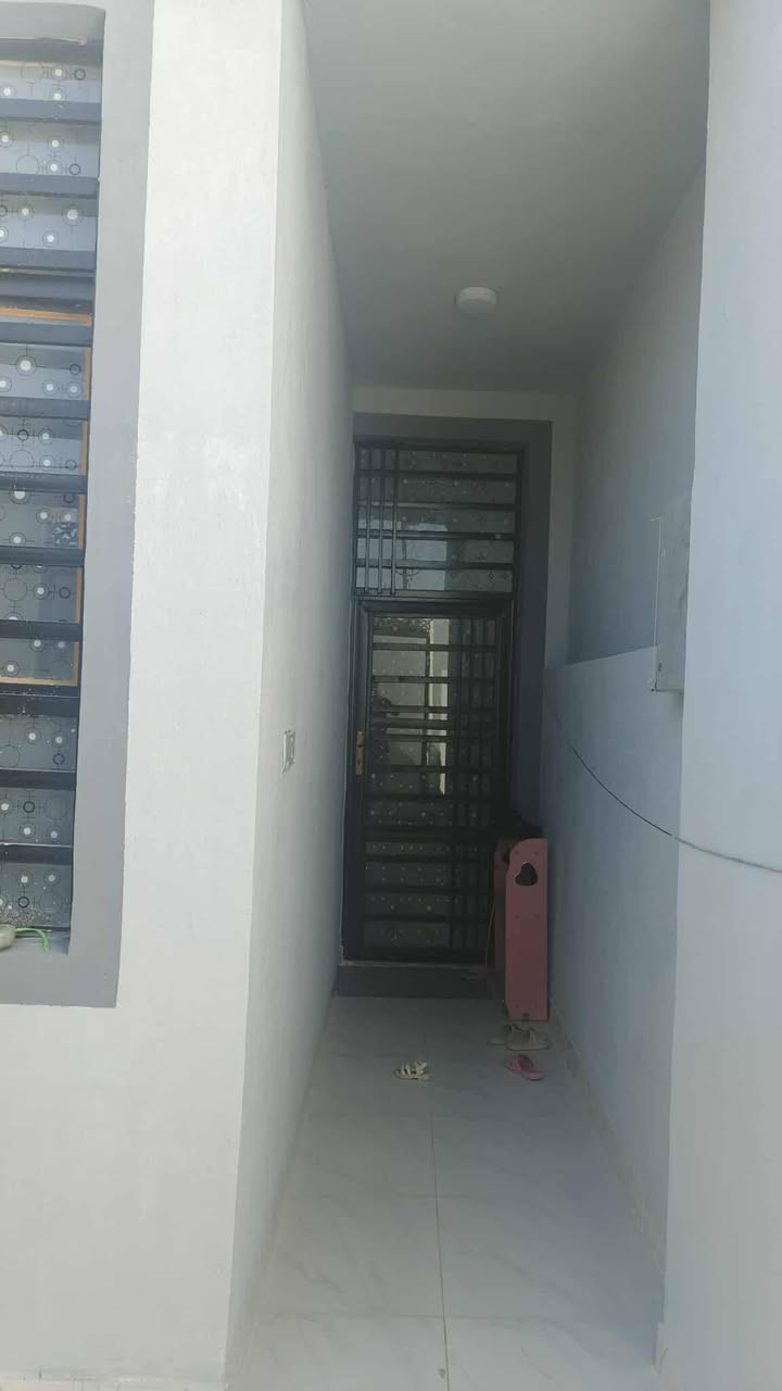 يا رزاق 

  الدار اللبيع 100متر حي النداء منطقه ال 51318

   غرفه وصاله ومطبخ واستقبال وحمامات خارجي وداخلي ومنور البيت بسمي خدمات ماء كهرباء ومدارس ابتدائيه ومتوصطه قريب علبيت قريب على التبليط شارع قنبر 

   السعر 65 وبي مجال بسيط استفسار صاحب الدار 
            
              ***********
