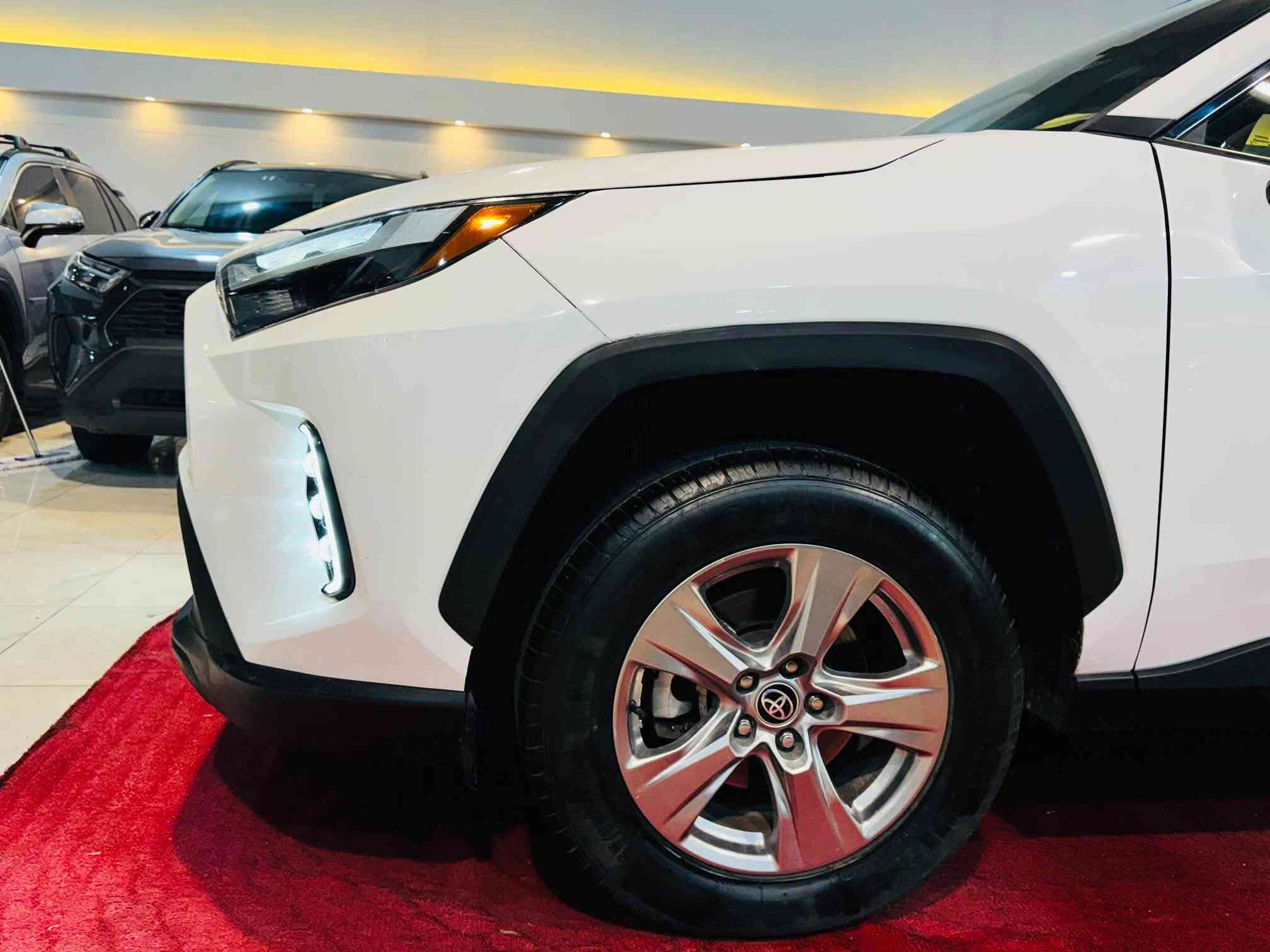 Toyota RAV42023  XLE
اللون . ابيض 
#رقم أربيل 
 كابون بانزين 
عداد المسافات 39الف    ميل  mile
حجم المحرك 4 سلندر (2.5L) 

المواصفات :
كشنات.  قماش 
بصمة ابواب
تشغيل عن بعد 
بصمة تشغيل 
رادار أمامي(تحديد مسار)
رادار جانبي (نقاط عمياء)
رادار خلفي(التحذير من الاصطدام)
تحكم وضعيات القيادة Drive Modes 
اوتو ستارت (Auto start)
اوتو ستوب(Auto Stop)
هاند بريك بصمة
اوتو هولد(Auto Hold)
تحكم وضعيات القيادة ECO,NORMAL,SPORT
مانع انزلاق+ABS
حساسات خلفية+كاميرا
تحكمات استيرن
تبريد قطعتين 
وبقية مواصفات XLE المعروفة
الضرر كما موضح بالصور: 
بدون ايرباك
#السعر 245$
العنوان كركوك
 
 معرض هشام الحمداني لتجارة السيارات 

للاستفسار الاتصال بالرقم 

                                                        ***********
