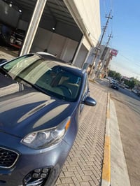 كيا سبورتج 18 فئة fe ماشية 103  السيارة داخلة كلين وصور التقرير وأمريك...