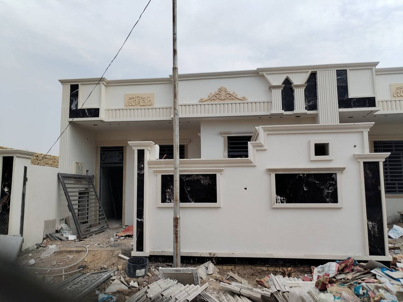 سلام عليكم بيت للبيع المساحه ١٥٠متر غرفتين نوم وصاله ومطبخ واستقبال وصحيات حي القصور  ***********
