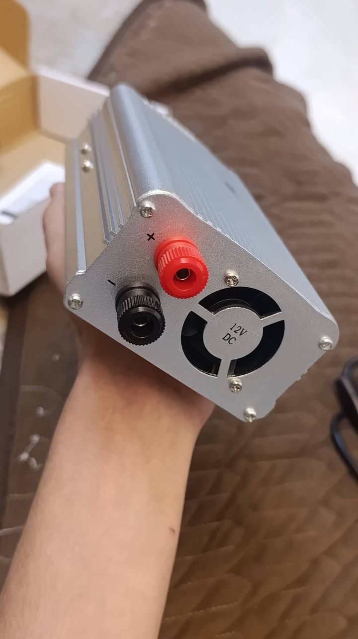 محول طاقة (إنفيرتر) للبيع - جديد 🔋⚡
شباب، متوفر عندي جهاز محول طاقة (Inverter) يحول من بطارية السيارة (12 فولت) إلى كهرباء وطنية لتشغيل الأجهزة المنزلية والإنارة.الحالة

جديد (مثل ما واضح بالصورة).المميزات: يحتوي على مخرج كهرباء ثلاثي + منفذ USB لشحن الموبايلات والأجهزة الذكية + نظام حماية من الارتفاع المفاجئ للتيار.
او كل ملاحقته وياها 
سعر 25 او بيه مجال 
*********** 
اخوان وساب ارجوكم للحجز

