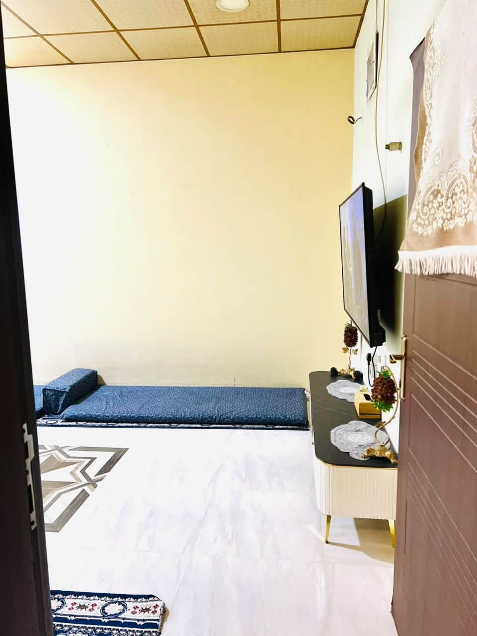 سلام عليكم
بيت مساحه 150
متكون من غرفتين نوم + صاله + استقبال
مطبخ بارد المنور مسوينه مطبخ حار +حديقه صغيره +
الطابق الثاني متكون من غرفه وحمامات وصاله صغيره 
ملاحضه:البيت تبريد مركزي
+البيت يحتوي على بعض الاثاث من ضمن البيع
العنوان:  كركوك المعارض خلف معرض فراس الحمداني
السعر ع خاص وسعر مناسب
***********
