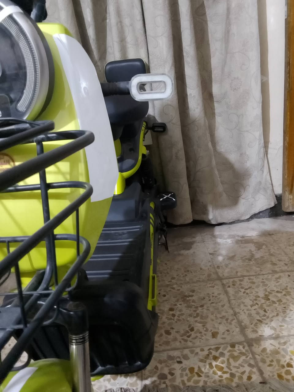 السلام عليكم دراجه شحن حجم 14 للبيع نقصها بس بطاريات الدراجه نضيفه سعر 150 و بيه مجال عنوان كربلاء حي حر قرب مجمع ليمونه الاتصال ***********
***********
