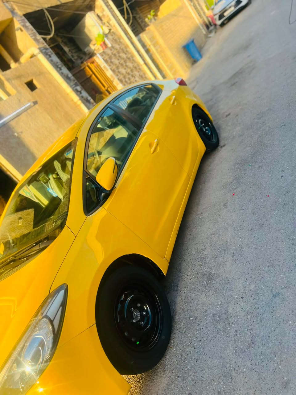 فورتي للبيع مديل 16 ورد امريكي السيارة مصفرة هية وغرامات حدثها فقط بنيد سعرها 100 وبيها مجال مكينة 1800 دوش مكاني الشعلة الخطيب الزراعي رقم الهاتف***********

