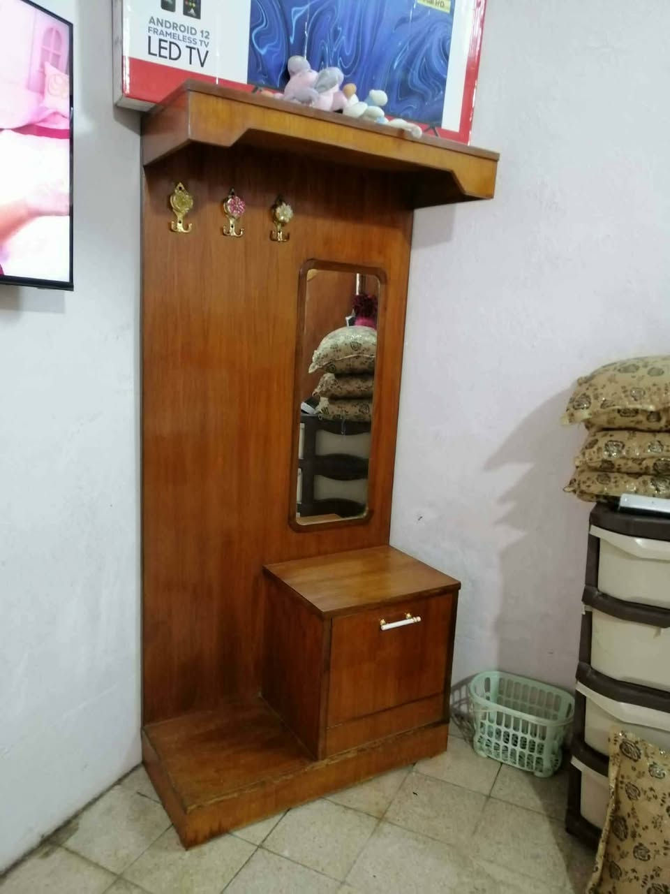 للبيع العنوان كراج شمال السعر ٢٥٠ قفلو  قفلو بدون معامله الشراي يتواصل على الرقم ***********
