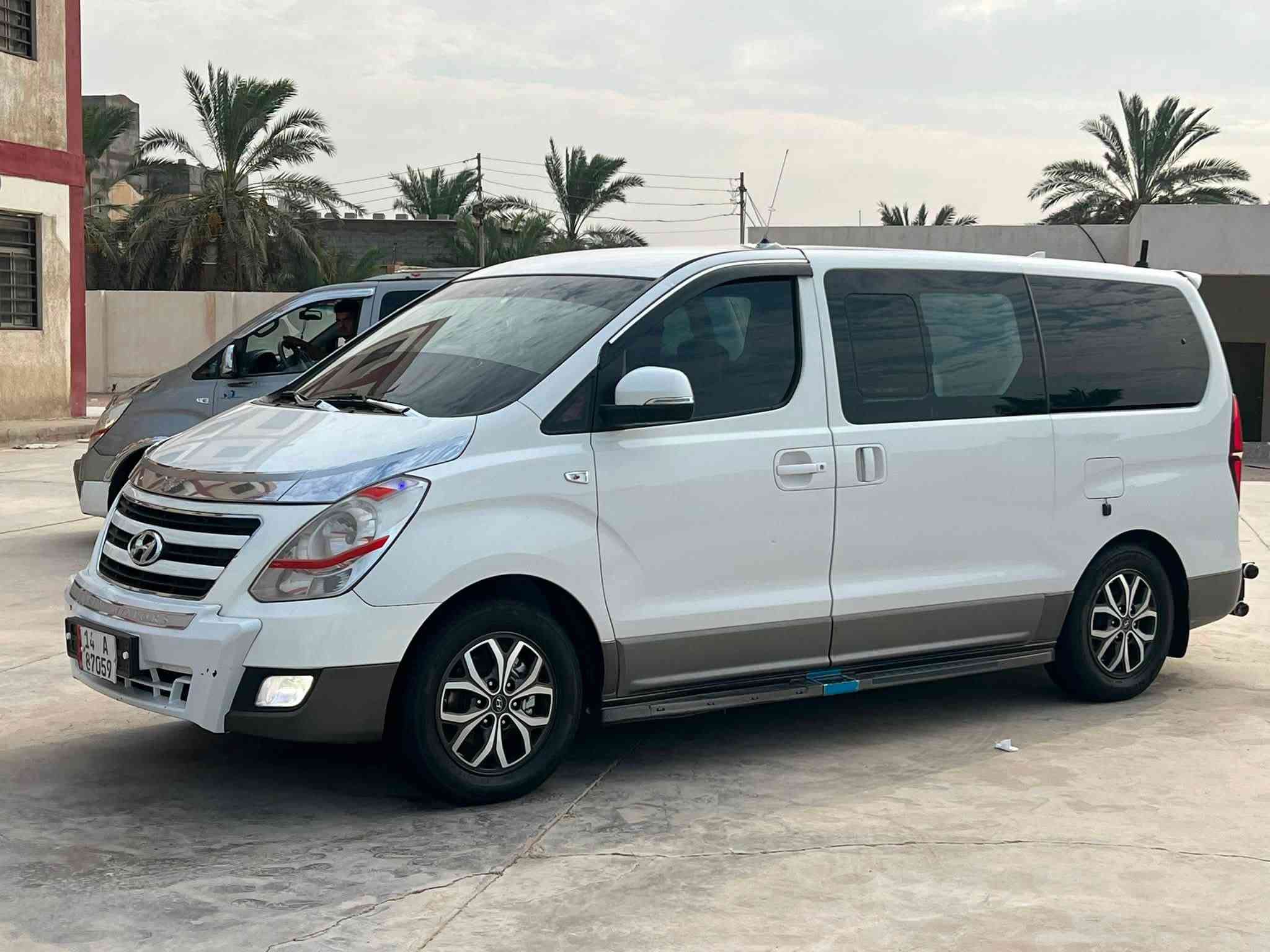 السلام عليكم 17 سياره. جاهزه من اخير كلش رقم دولي باسمي  مكينه توه شاده بيها ربع خلفي صبغ غيره كفاله مكان البصره الهارثه ***********
