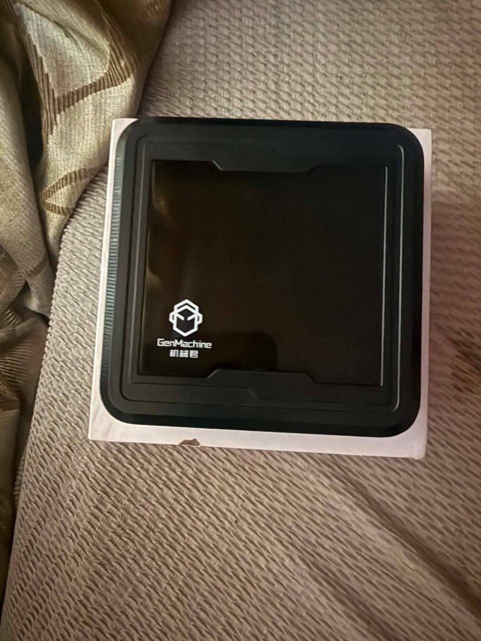 مني Pc.... RGB...... للبيع اعتماد وتحويل ماستر ***********  سعره خاص

نص مكتوب في الصور:
- System > About Storage 238 GB 29 GB of 238 GB used Graphics Card 2 GB AMD Radeon(TM) Vega 8 Graphics Installed RAM 8.00 GB Speed: 2400 MHz Processor AMD Ryzen 5 3550H with Radeon Vega Mobile Gfx 2.10 GHz DESKTOP-3BCJ656 Default string Rename this PC Device specifications Copy Device name DESKTOP-3BCJ656 Processor AMD Ryzen 5 3550H with Radeon Vega Mobile Gfx 2.10 GHz Installed RAM 8.00 GB (5.95 GB usable) Device ID 82E37568-E8B4-47B9-A10B-203F893BCF3E Product ID 00330-80000-00000-AA192 System type 64-bit operating system, x64-based processor Pen and touch No pen or touch input is available for this display Related links Domain or workgroup System protection Advanced system settings Windows specifications Copy Edition Windows 11 Pro Version 24H2 Installed on 12/6/2025 OS build 26100.4061 Experience Windows Feature Experience Pack 1000.26100.84.0 Microsoft Services Agreement Microsoft Software License Terms