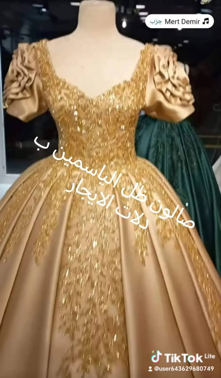يوجد بدلات البيع جمله مفرد اكثر ستفسار على خاص سعر   ٥٠،، الف *********** يوجد خدمة توصيل  الجميع المحافظات سعر

نص مكتوب في الصور:
- صالون ظل الياسمين بدلات الايجار Mert Demir حزب TikTok Lite @user643629680749
- البيع جمله
- @user643629680749