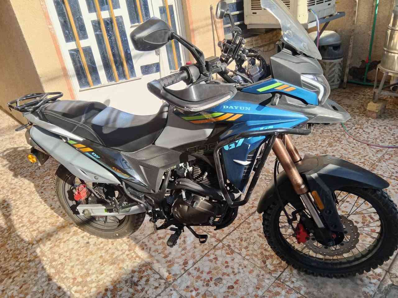 السلام عليكم 
((دايوان دافنجر موديل 2026))
((محرك 300cc)) الدراجة بعده بحالة الوكالة 
دبل مفتح تشغيل عن بعد 
لوحتين انكليزي رقم اربيل 
الدراجه ماشي8521.7km
الكير 6 نمر 
الدراجه ممدود عليه سبانه ماعده تبديل الدهن فقط 
ماتصرف عليه ولا ربع الدراجه نضيفة  ((استعمال شخصي))
(((السعر 3 ملاين او650 الف)))او بيه مجال حك الجيه 
(((((للبيع فقط))))) 
_((المو شراي لاتعلق او يضل يتفلسف براسي))_ 
الدراجه بيه كم نقص-(( جوب امامي او زنجيل فقط))-
(((((للبيع فقط)))))
مكاني بغداد مقابيل الحسينيه مال راشديه
*********** هاذه رقم صاحب الدراجه 
غير متواجد على الفيس 
اتصل على وتساب فقط
