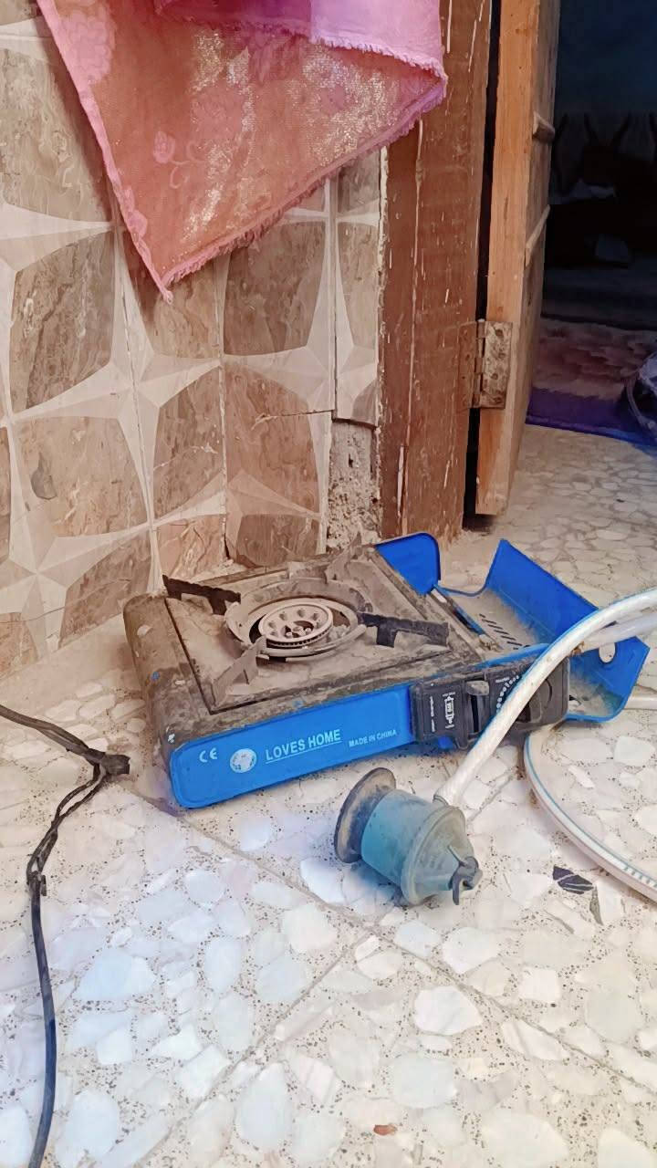 السلام عليكم
مبرده المتين حجم 70 الكبير سعرها 230

ثلاجه حجم وسط سعرها 125 نظيفه جدا مداخله تصليح 

صوبه سعره  10

طباخ صغير ومنظم كامل سعره  10

العنوان ابو خستاوي قرب منصور السماك 
للاستفسار 
***********
