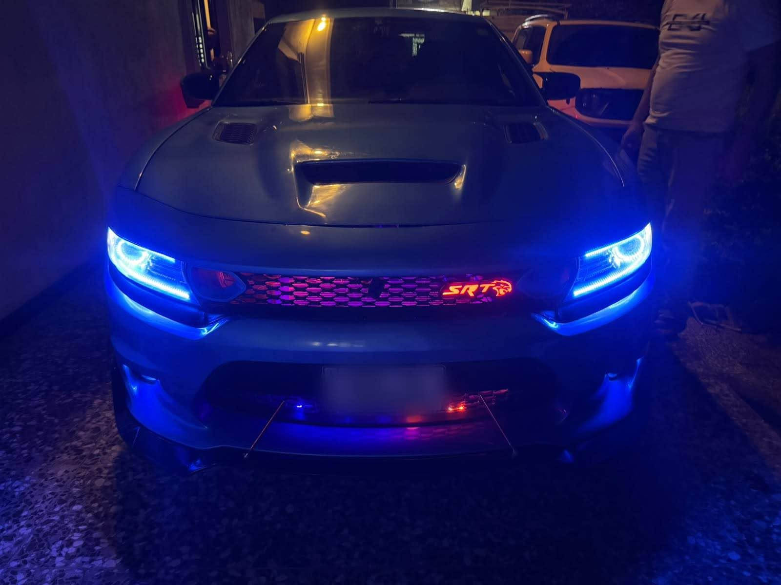 دودج جارجر 2019 للبيع 🔥المحرك: V6 3600 رقم بغداد باسمي
 هزه جديدة
(قوي وعملي جداً)ناقل الحركة: كير أوتوماتيك 8 سرع ماشيه: 108 ألف ميل/كم الإضافات: 
لد (LED) متغير الألوان🔧
 الحالة الميكانيكية والجاهزية:
المحرك والكير بحالة ممتازة 
صدر وتبريد جديد بالكامل ❄️منظومة وقود جديدة بالكامل
السيارة استخدام شخصي نظيف جداً، ولا تحتاج أي مصاريف نهائياً🛡️ تفاصيل الحادث:حادث سطحي بسيط جداً (موضح بالصور)
صبغ الدعامية فقط لأغراض التحديث الإيرباكات سليمة بالكامل (بدون أيرباك)
📍 الموقع  بغداد - الكرخ 
السعر: 185 ورقة  للاستفسار والتواصل:رقم الهاتف:
*********** بغداد, العراق
