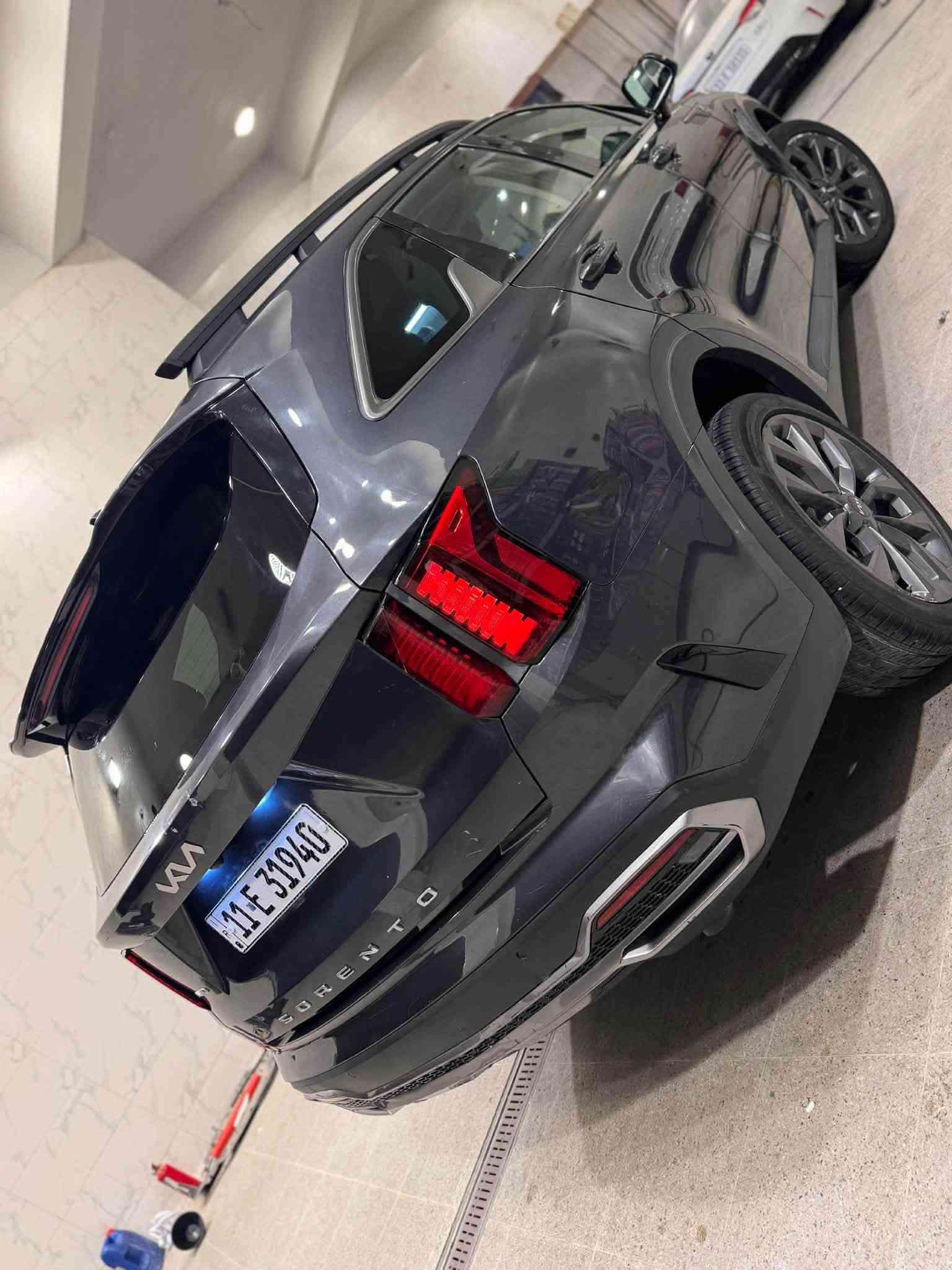كيا سورنتو 2022 وارد امريكي 
فوووول واحد على واحد 
 كيا سورنتو وارد امريكي X line لون نفطي موديل 2022 VIP فول مواصفات ماشيه 60 الف ميل محرك 2500 تيربو حادثه قبق جنطه فقط بدون ايرباك 
مواصفاته 
بانوراما
كشنات منفصل سياحي
تشغيل عن بعد
شاشه دجتل
فور ويل
رادارات 360 درجه
حساسات 
السعر 218 وبيه مجال 
مكاني بغداد 
***********
