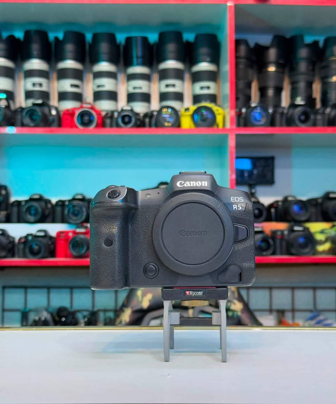 متوفر جميع كامرات Nikon Canon Sony📸
Canon R5 
Sony a7R mark IV
Canon R10
Canon RP
Canon R100
Nikon D850
للاستفسار اكثر ***********📞
العنوان:كربلاء-شارع العباس/مركز عالم الكامرات
