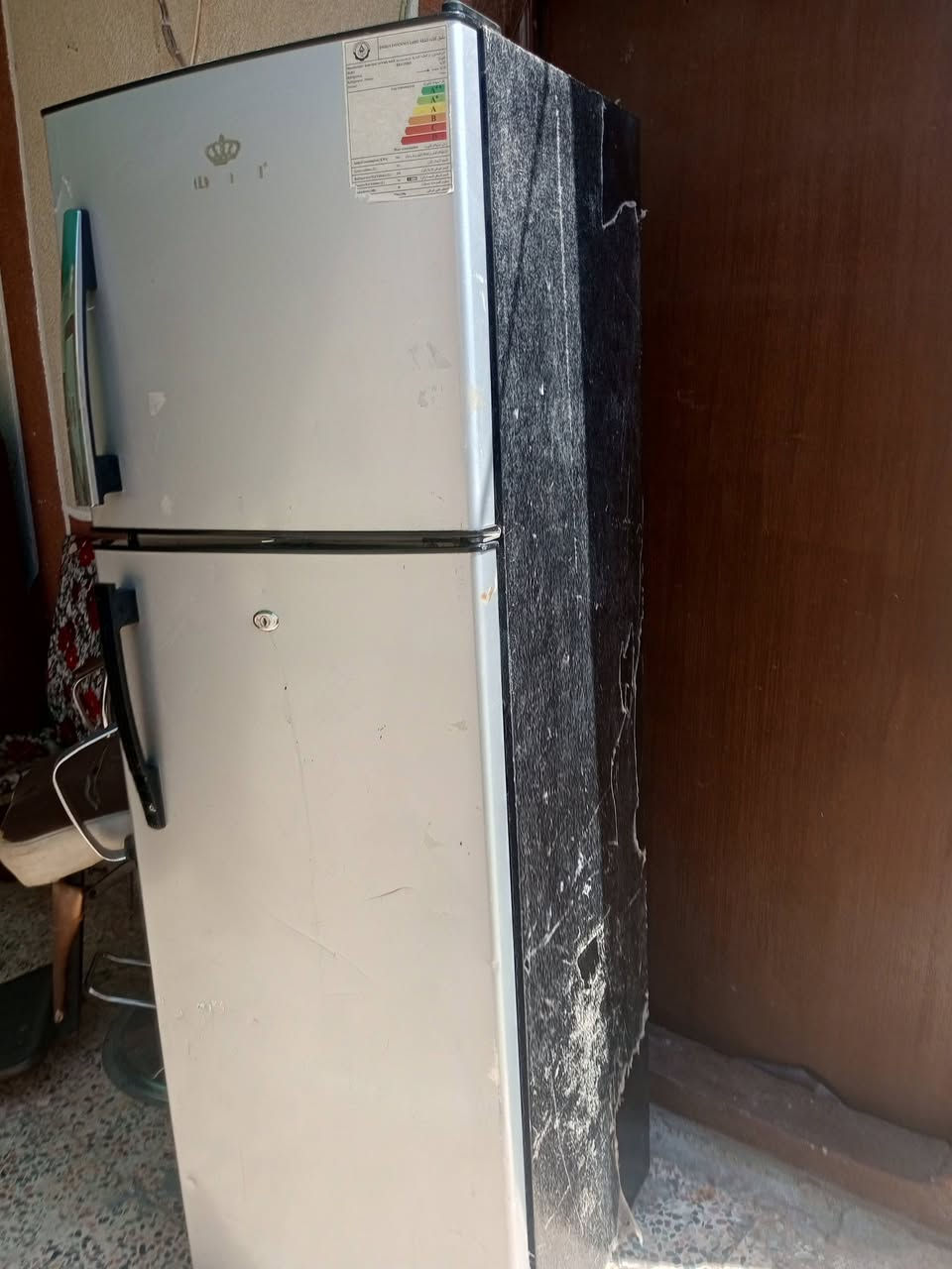 ثلاجه للبيع شغاله شرط شغل السعر 150 وبيها مجال العنوان بصره احيانيه دور الشرطه رقم الهاتف
***********
