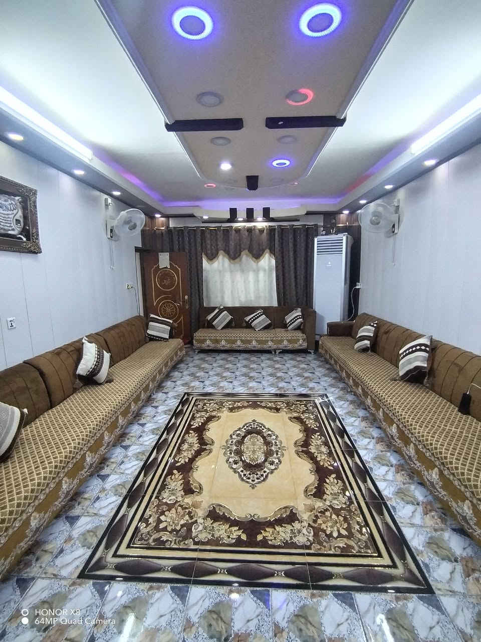 🏠 بيت للبيع في النهروان – حي المجتبى
للبيع بيت بمساحة 200 متر مربع، طابق ونصف، ويحتوي على:

🔹 استقبال بمساحة 4 × 8 متر
🔹 مطبخ بمساحة 4 × 6 متر
🔹 صالة صغيرة
🔹 4 غرف نوم، مساحة الغرفة 5 × 4 متر
🔹 صالة في الطابق العلوي
🔹 البيت مناسب للعائلة والسكن

📍 الموقع: النهروان – حي المجتبى
📐 المساحة: 200 متر
🏡 طابق ونصف

📞 للاستفسار والتواصل: ***********
***********

نص مكتوب في الصور:
- HONOR X8
- 64MP Quad Camera
- O HONOR X8