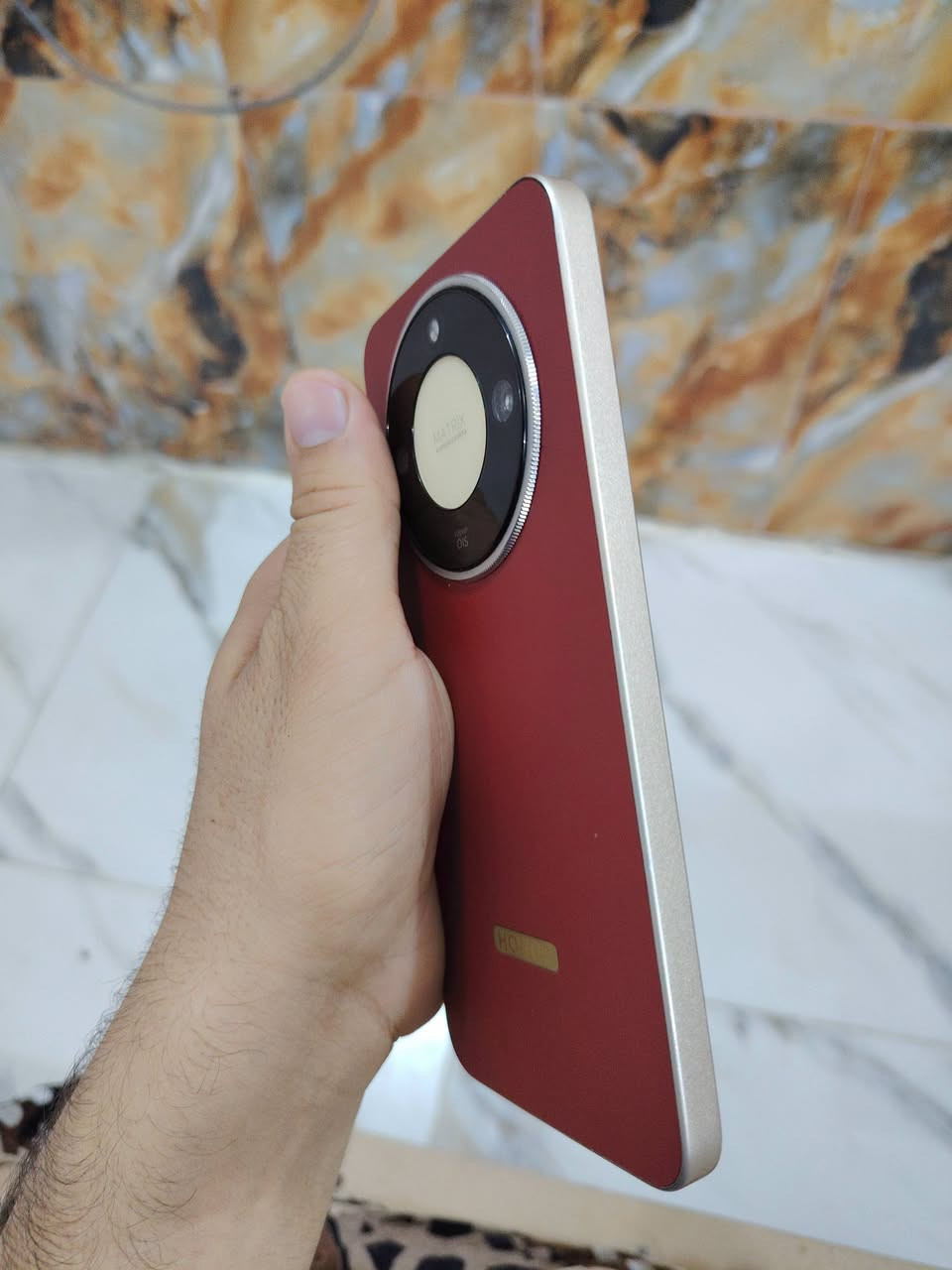 سلام عليكم هونر اكس 9d
ذاكرة 256 رام 12+12 ببجي 90 فريم 

بطارية 8300 شحن سريع صوت ستيريو 

مكفول من التصليح والخلل بدون ملحقات 

ملاحظة (الجهاز مبدل جامه مال كامرة خارجية وبيها تراب والبصمة متوقفة وبي فطر كلش خفيف بل حافة)  غير ذني جهاز مكفول من كل خلل وسعر مناسب 

سعره 260 وبي مجال مكان نجف

نص مكتوب في الصور:
- 6:15 29 < حول الهاتف 10 MagicOS اسم الجهاز > HONOR X9d المعالج المركزي Snapdragon 6 Gen 4 ذاكرة الوصول العشوائي > 12 غيغابايت + 12 غيغابايت Honor RAM Turbo بطارية السيليكون والكربون mAh 8300 شاشة بتقنية حماية البصر من Honor 2640 x 1200 وحدة التخزين الداخلية المساحة الفارغة 232.15 غيغابايت الإجمالي 256 غيغابايت الموديل MTN-NX1 رقم الإصدار 10.0.0.204(C185E10R103P1)