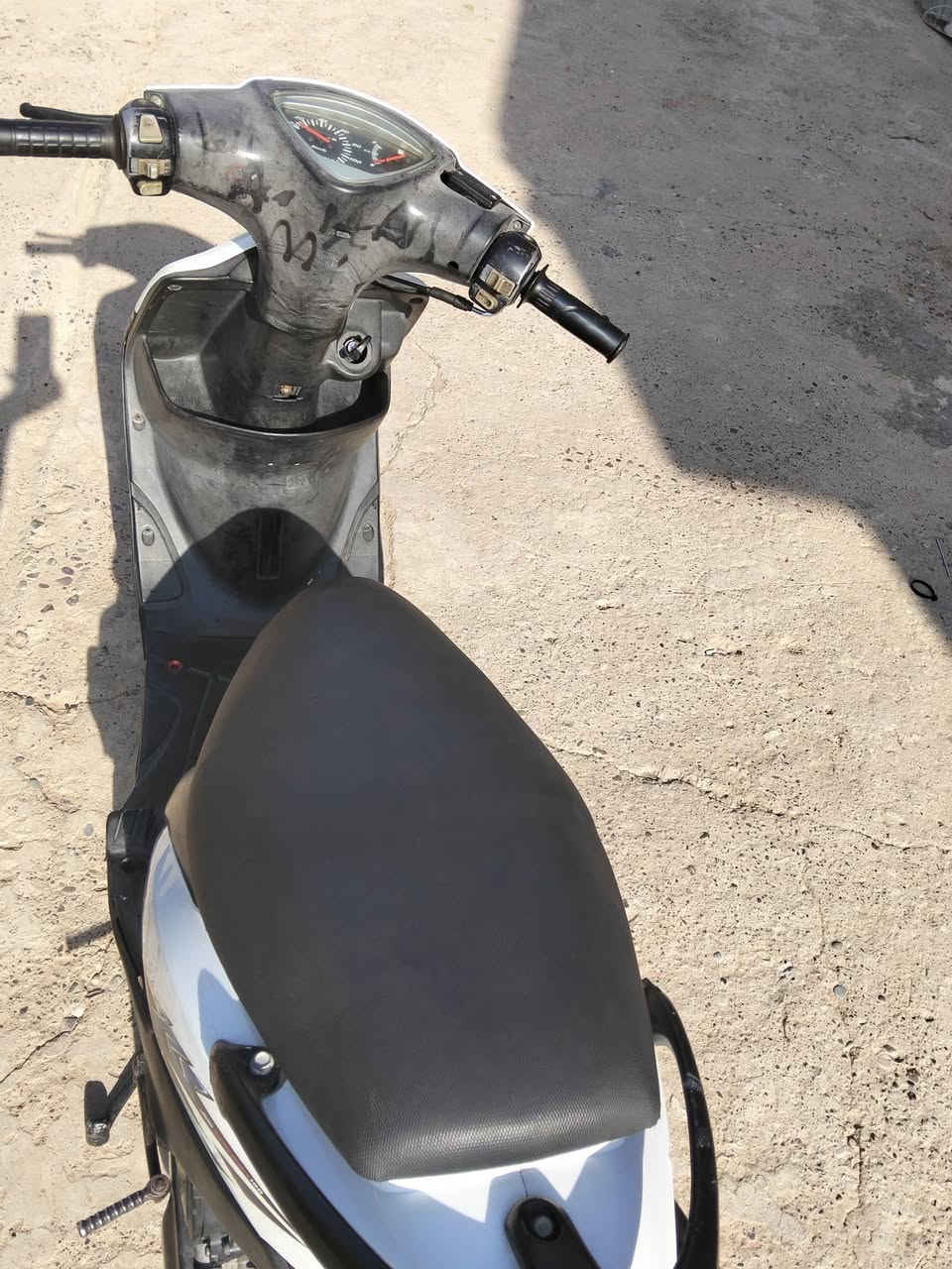 ماكس عدلة للبيع سعر 650 الف وبيها مجال بسيط
ماكس عدلة نظيفة وكاملة ما تصرف ربع عليها كهربائات كاملة سلف شغال بكل وقت 
دراجة ناعمة وخرسة بيها صالنصة رياضية 
مكاني الموصل قضاء الحمدانية 
للتواصل واتساب ***********
