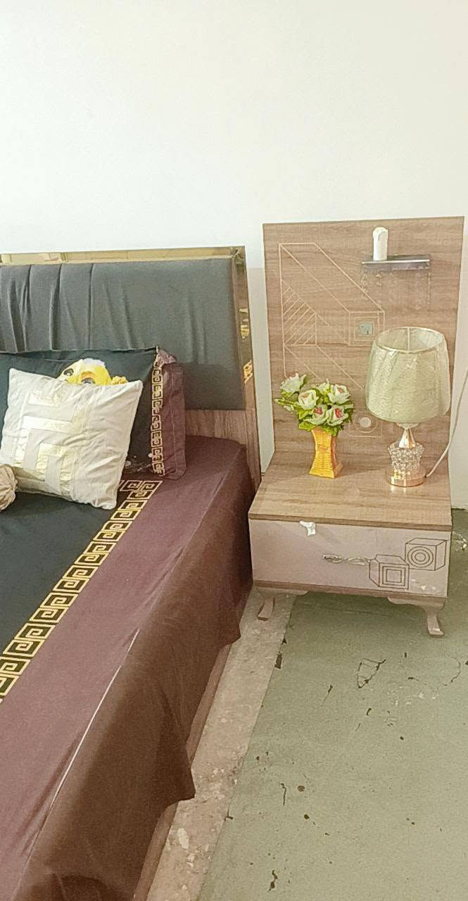 السلام عليكم غرفه تركي 6قطع السعر 225  وبيها مجال بسيط المكان بغداد الزعفرانية ***********
