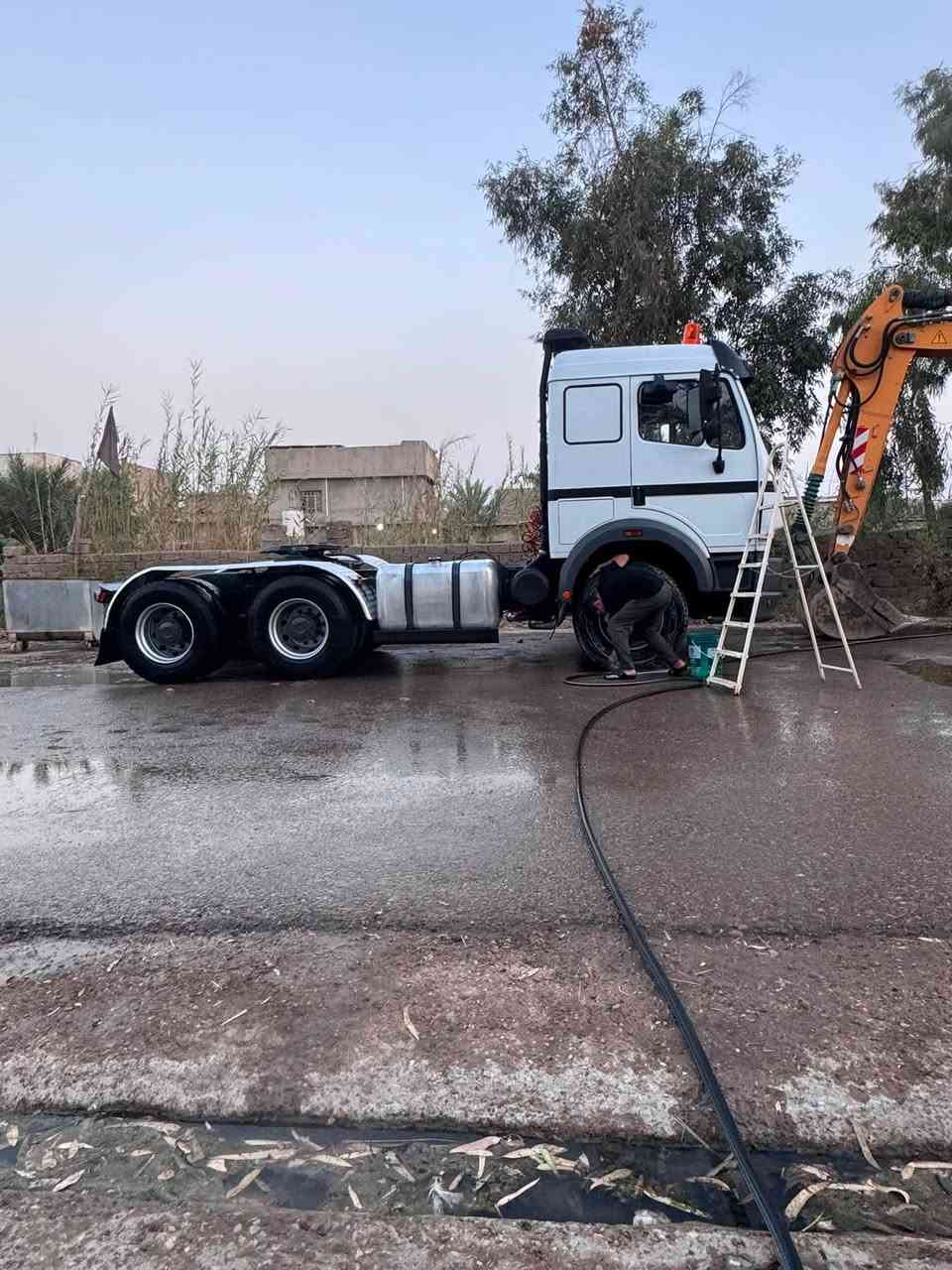 البي موديل 97 اصل صالنصه كاتم مكينه 44 كير 240مجموعه خمس فحله نص  بوربرن جبير  رقم بغداد سياره ما مطوله   باسمي  منظومة قلاب جاهزه ومربوطه لودر4 محاور.           ‭***********‬
