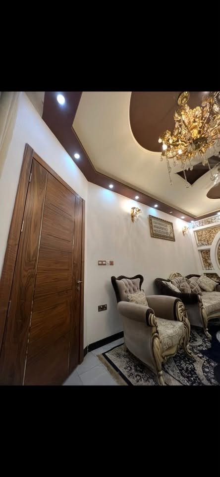 بيت للبيع  بسعر مناسب في منطقة الكريعات على ضفاف دجله مساحه ١٥٠ م واجهه ١٢،٥ بناء حديث ثلاث طوابق 
يحتوي  على ثلاث غرف نوم وصاله وخدمات كل طابق وحديقه وكراج تواصل على خاص او على رقم 

‭***********‬
