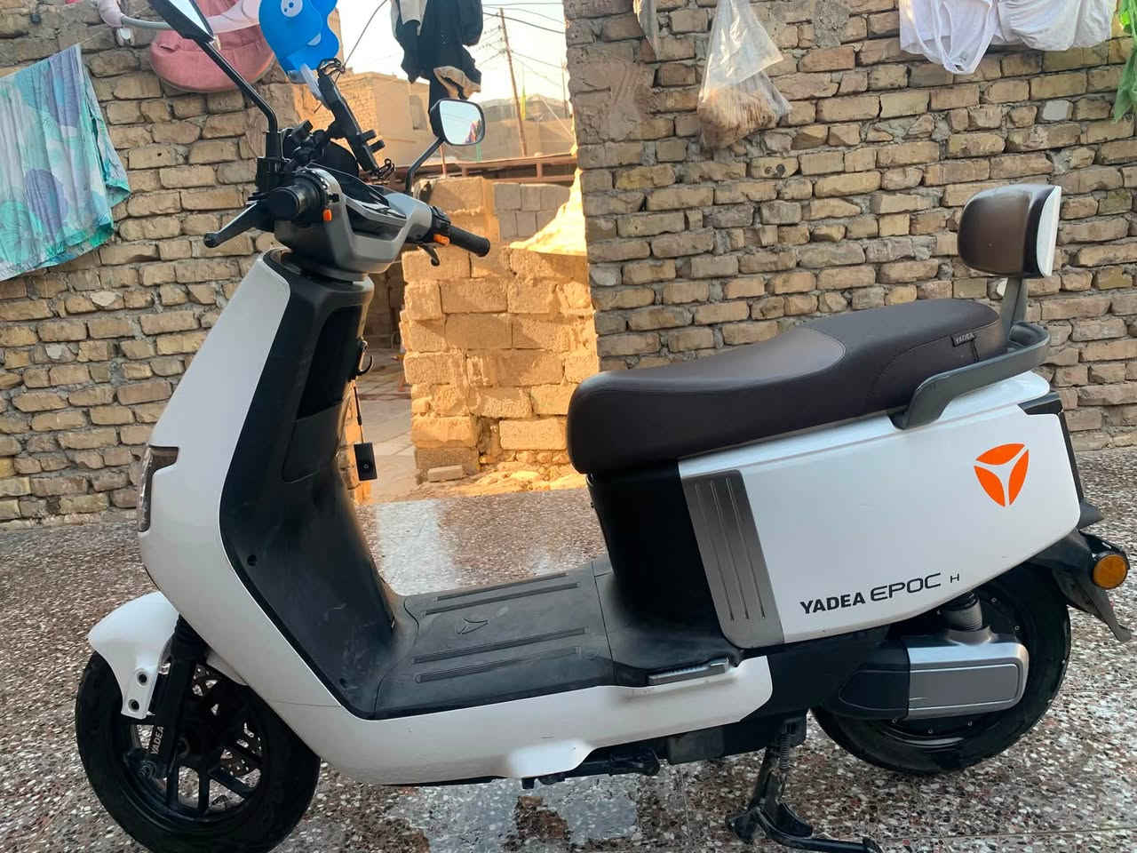 دراجة ايبوك
حيل نظيفة و معتني بيها

لونها ابيض  مميز 

بعدها داخل الضمان 

مشتريها بتاريخ2025/11/14

كاملة مكملة مابيها كل نقص على وضع الشركة

عنواني بغداد مدينة الصدر 

سعرها 950الف دينار

‎مواصفاتها معروفة قوة ومتانة 

‎بطارية گرافين أسيد بقدرة 38 امبير بعدد 6 بطاريات.

شاحن اصلي بقدرة 72 ڤولت

‎- حجم الملف من 2500 الى 3400 واط.

‎- حجم الويل 12 و الفرامل دسك امامي خلفي.

السرعة 66 Km مدى المسافة 80 km 

لحد يكذب عليك ويگلك 90 km

‎- نظام تشغيل بالبصمة و السويچ ايضاً.

‎- دبل اشارة.

‎- مودات قيادة مختلفة (سبورت، ايكو).

‎- مثبت سرعة.

‎🛡️ضمان حقيقي ١٠٠٪؜ لمدة سنتين على الملف والبطارية او 20,000 Km أيهما اولاً

‎🛡️ضمان حقيقي ١٠٠٪؜ لمدة سنة على العقل او 10,000 Km

***********

