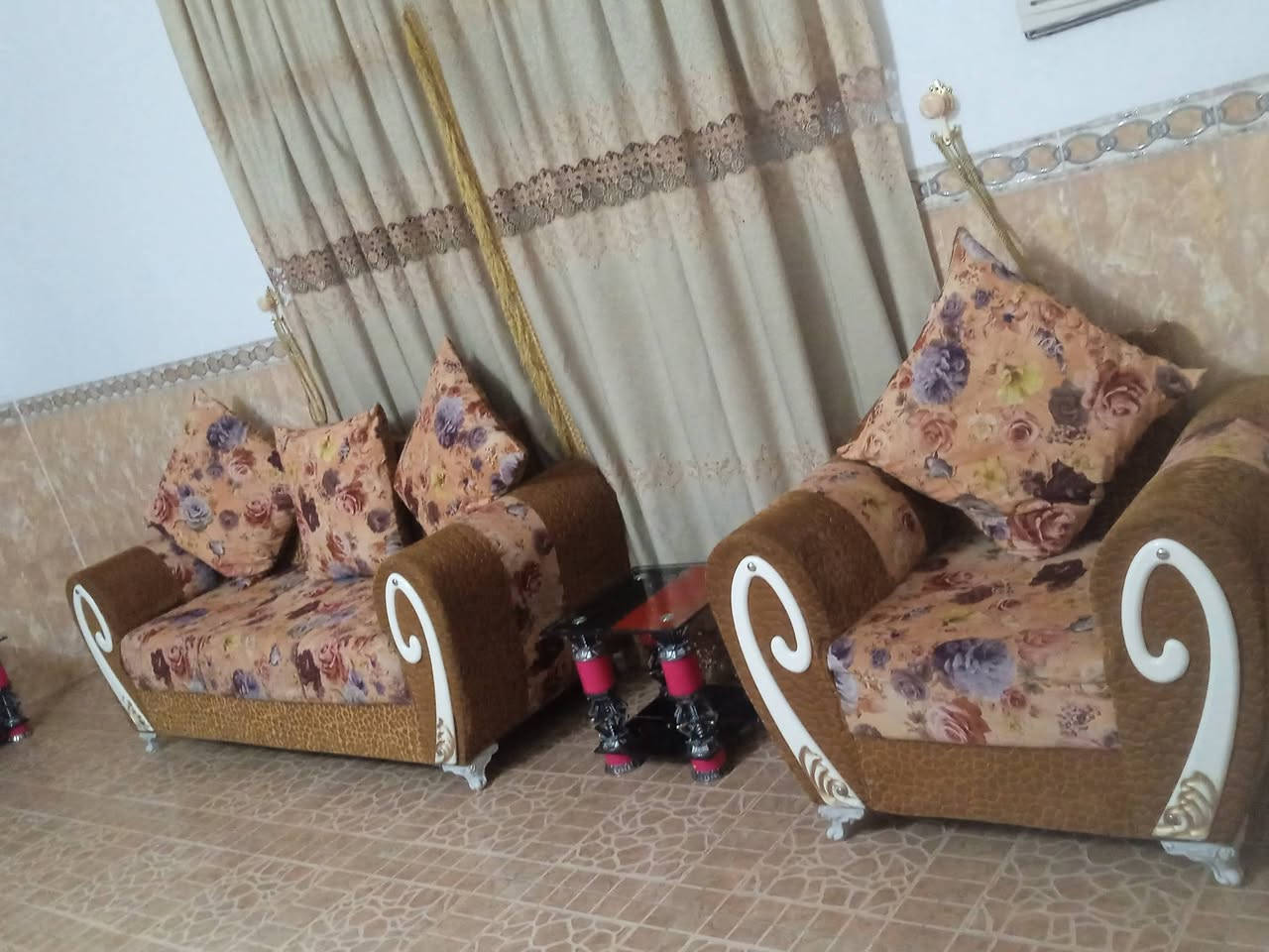 تخم هوه و5ماصاته كزاز وحده منهن كبيره كله بسعر 250 الف وبيها مجال للشراء الاتصال ع الرقم 
***********
