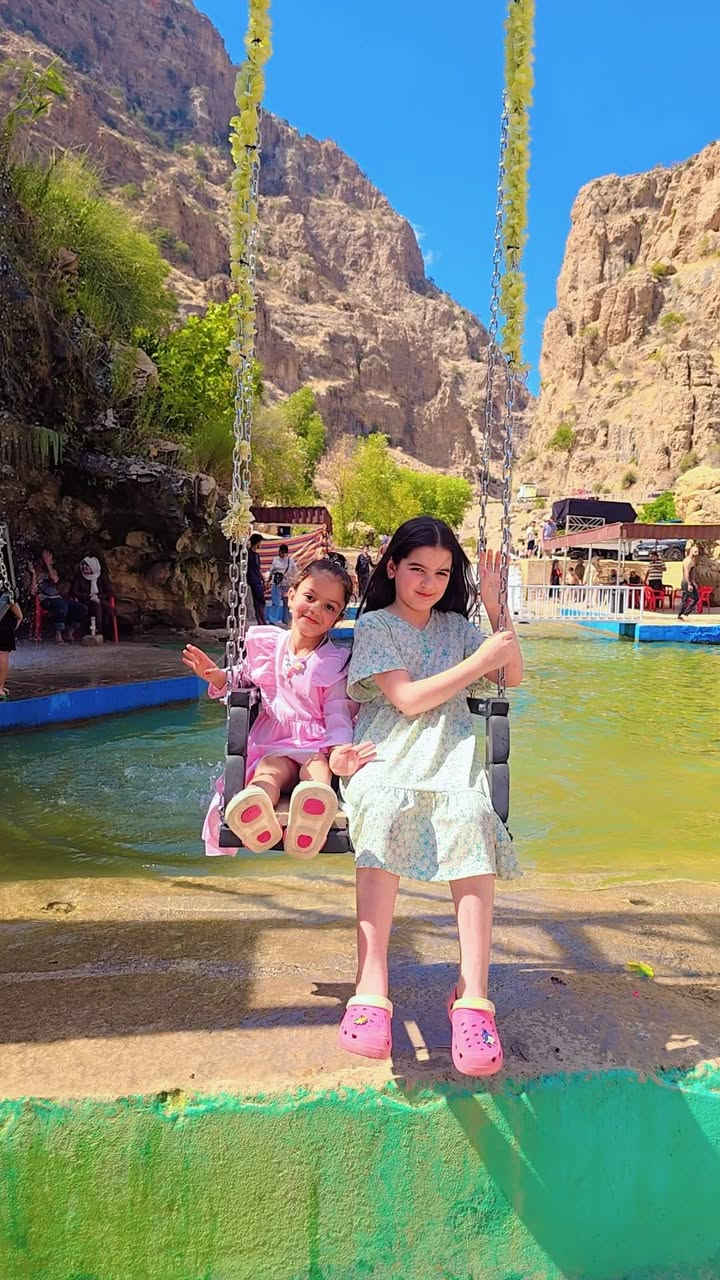 @دهوك _ زاخو _ العمادية _عقرة فقط ب٩٠ الف كل يوم اثنين وخميس.. 
@ السليمانية كل يوم جمعه ١٠٠ الف 
يشمل : 
# نقل من والى الزبيدية باصات حديثة جدا. 
# السكن في شاليهات فاخرة وموثثة بالكامل باطلالة مميزة جدا فاخرة  .
# وجبة افطار اوبن بوفي .
# وجبة عشاء حفلة شواء .
# جوائز وهدايا ومسابقات .
# ضيافة الطريق .
# الأطفال دون الخمسة سنوات مجانا .
# برنامج متكامل يشمل جميع المناطق السياحية شلالات _ مصايف _ مولات _ حديقة الحيوانات _ مدينة الألعاب . 
ملاحظة : نقل الكوسترات تضاف مع المبلغ ١٥ الف .
للاستفسار :
حمزه حمزة غركان 
***********
