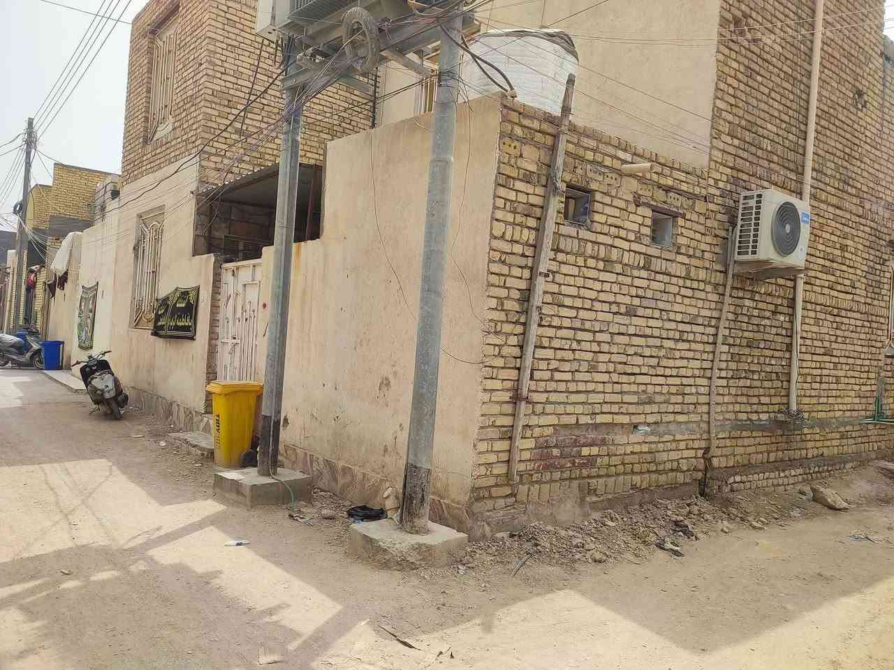 بيت 100م طابقين
الطابق الأول غرفه واستقبال وصاله ومطبخ وحمام داخلي وخارجي ومنور 
الطابق الثاني غرفتين وصاله (حمام هيكل)
بناء حديث طابوق 
العنوان شارع ياحسين مزرعة ابو هبه 
زراعي سعره 90 بي مجال لتواصل ***********
