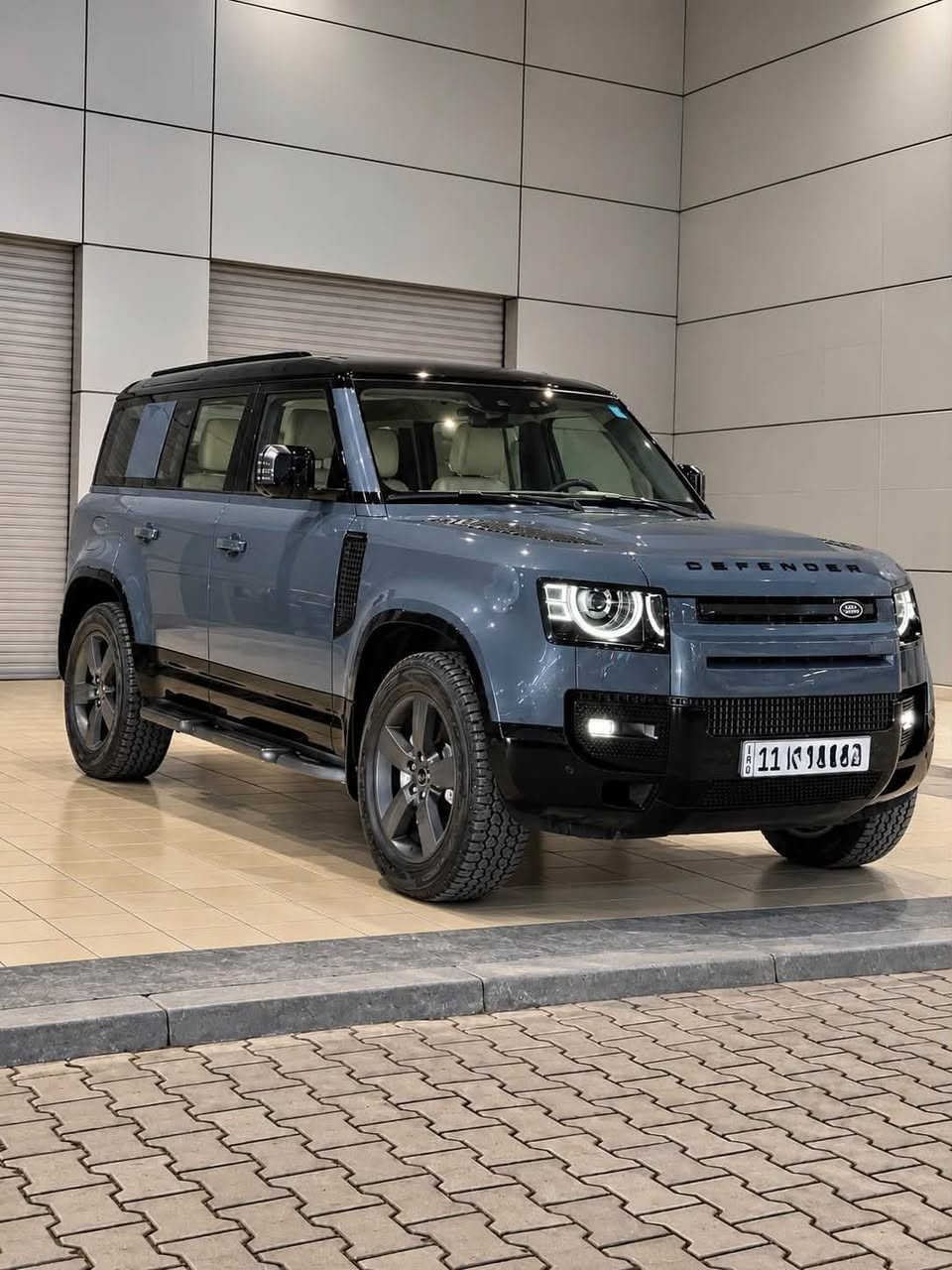 Land Rover Defender HSE X-Dynamic 2025
▪️وكالة سردار ضمان و مغلفة ppf بالكامل ضمان 10 سنوات
▪️ المحرك: 3.0 لتر، 6 سلندر تيربو مع نظام هايبرد خفيف (MHEV)
▪️ القوة: 400 حصان
▪️ العزم: 550 نيوتن متر
▪️ ناقل الحركة: أوتوماتيك 8 سرعات
▪️ نظام الدفع: رباعي دائم (AWD)
▪️ التسارع: 0 - 100 كم/س خلال 6.1 ثانية
▪️ شاشة معلومات وترفيه 13.1 إنج
▪️ نظام Meridian الصوتي
▪️ كاميرات 360°
▪️ حساسات أمامية وخلفية
▪️ سقف بانورامي
▪️ مقاعد جلد كهربائية مع ذاكرة
▪️ تبريد وتسخين للمقاعد
▪️ مقود متعدد الوظائف مع خاصية التسخين
▪️ Apple CarPlay وAndroid Auto لاسلكي
▪️ دخول ذكي وتشغيل بضغطة زر
▪️ إضاءات LED Matrix
▪️ تعليق هوائي إلكتروني
▪️ نظام Terrain Response 2
▪️ مراقبة النقطة العمياء
▪️ المحافظة على المسار
▪️ فرملة طوارئ تلقائية
▪️ باب خلفي كهربائي
▪️ جنوط رياضية
▪️ نظام تثبيت السرعة التكيفي
▪️ شاحن لاسلكي للهاتف
▪️ إضاءة داخلية محيطية (Ambient Light)

📞 ***********
