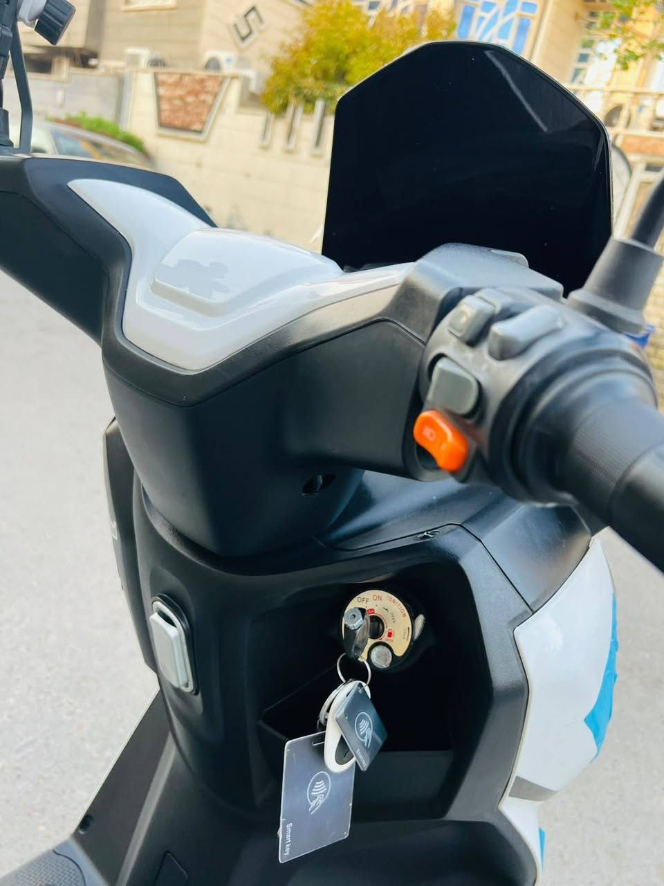 سلام عليكم ورحمه الله وبركاته
دراجه شحن T.MAX ..وكاله حسن وحسين GT شعار الاسد …ملف 3000 بطاريه ليثيوم 60 امبير ….عدد التحويلات 1.2.3.R ….ماشيه شي قليل جدا …سويجين +كارتين + بصمتين 
السعر مليون و250 وبيه مجال بسيط 
مكاني بغداد الزعفرانيه ***********
